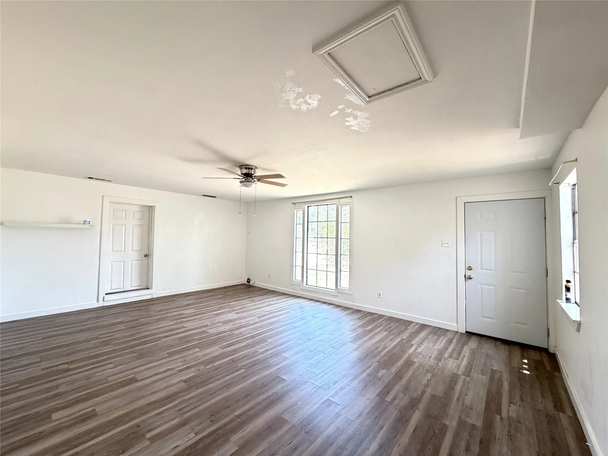 Single Family Residence For Rent in Hunt County , 108 E Kirby Avenue, Quinlan, Texas 75474, 4 Bedroom, 2 Bathroom, Garage spaces, 1,188 Sqft, built in 1967, mls#21407926, Real Estate Agent in Quinlan, Homes For Rent in Hunt county, Homes For Rent in Quinlan, Realtor in Quinlan Texas, Real Estate Brokerage Independent Realty Texas, Luminita Cordes Realtor