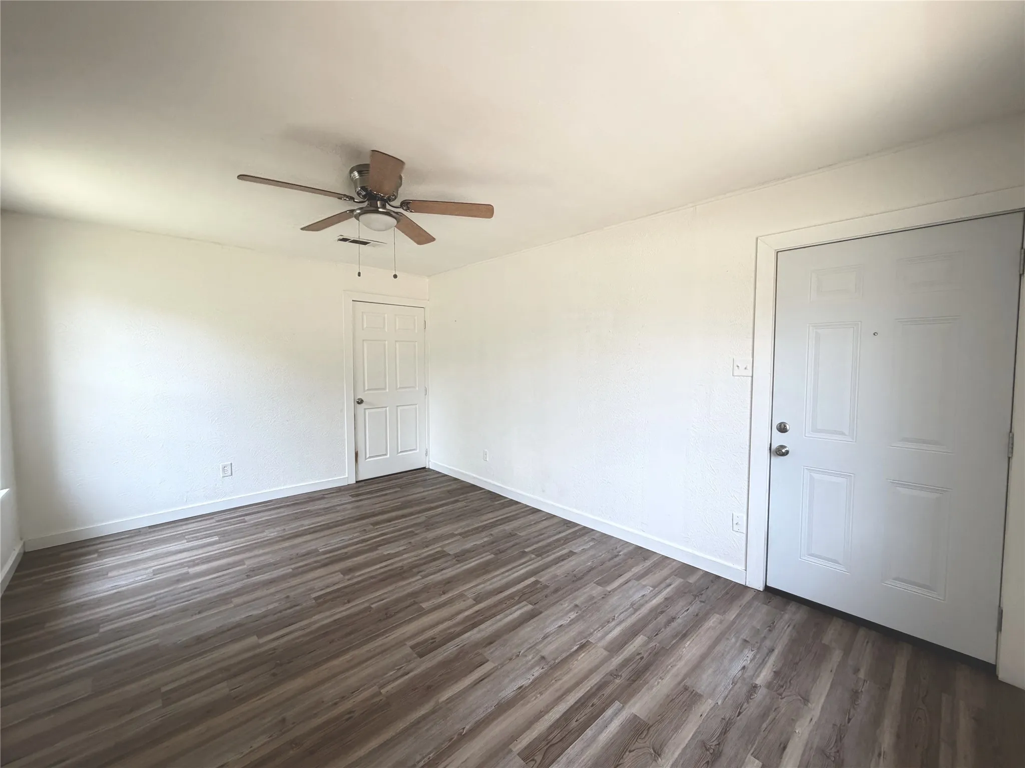Single Family Residence For Rent in Hunt County , 108 E Kirby Avenue, Quinlan, Texas 75474, 4 Bedroom, 2 Bathroom, Garage spaces, 1,188 Sqft, built in 1967, mls#21407926, Real Estate Agent in Quinlan, Homes For Rent in Hunt county, Homes For Rent in Quinlan, Realtor in Quinlan Texas, Real Estate Brokerage Independent Realty Texas, Luminita Cordes Realtor