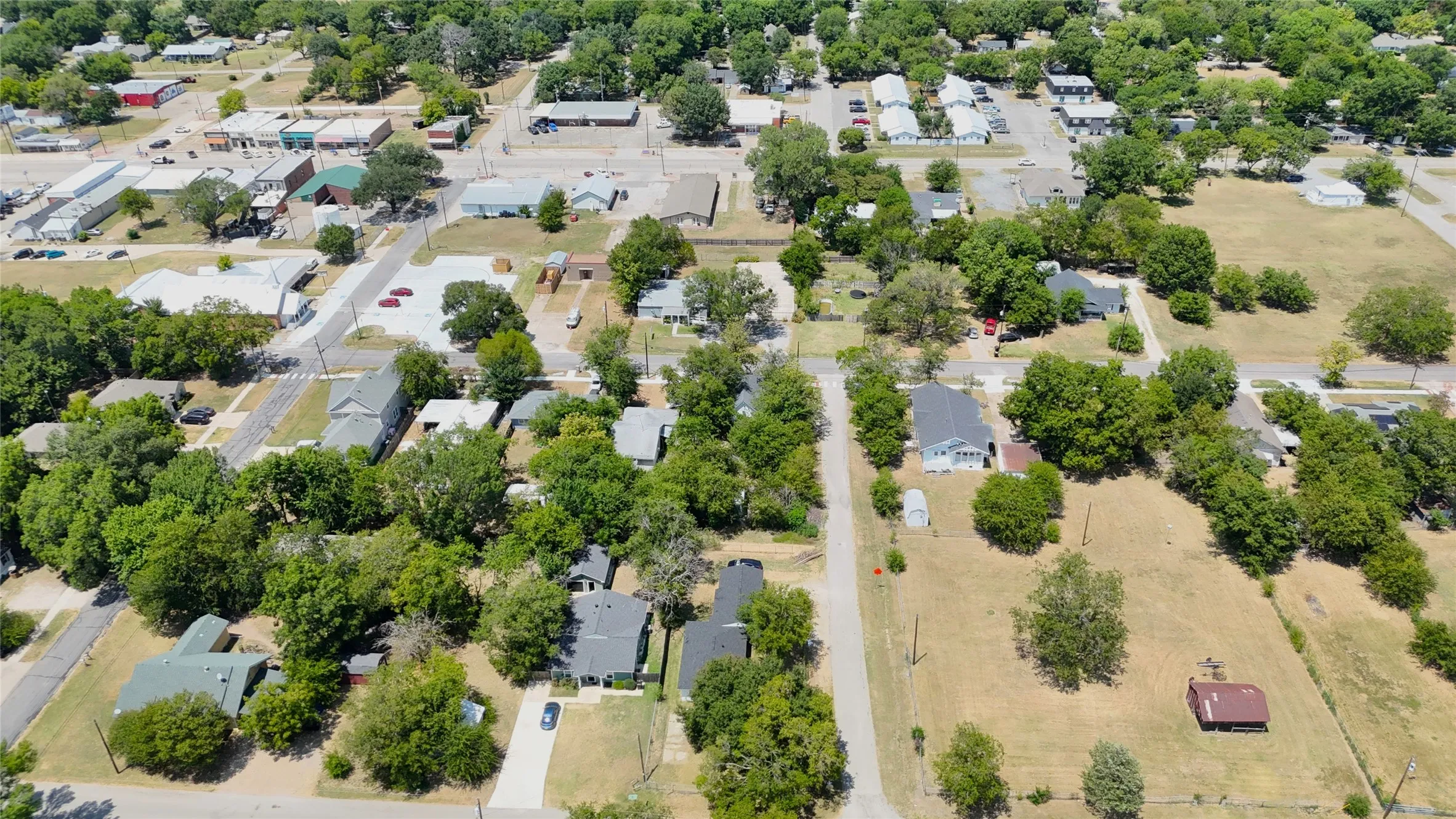Single Family Residence For Rent in Hunt County , 108 E Kirby Avenue, Quinlan, Texas 75474, 4 Bedroom, 2 Bathroom, Garage spaces, 1,188 Sqft, built in 1967, mls#21407926, Real Estate Agent in Quinlan, Homes For Rent in Hunt county, Homes For Rent in Quinlan, Realtor in Quinlan Texas, Real Estate Brokerage Independent Realty Texas, Luminita Cordes Realtor