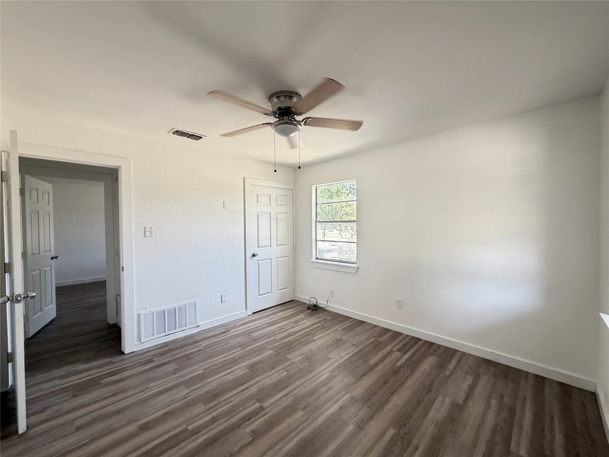 Single Family Residence For Rent in Hunt County , 108 E Kirby Avenue, Quinlan, Texas 75474, 4 Bedroom, 2 Bathroom, Garage spaces, 1,188 Sqft, built in 1967, mls#21407926, Real Estate Agent in Quinlan, Homes For Rent in Hunt county, Homes For Rent in Quinlan, Realtor in Quinlan Texas, Real Estate Brokerage Independent Realty Texas, Luminita Cordes Realtor