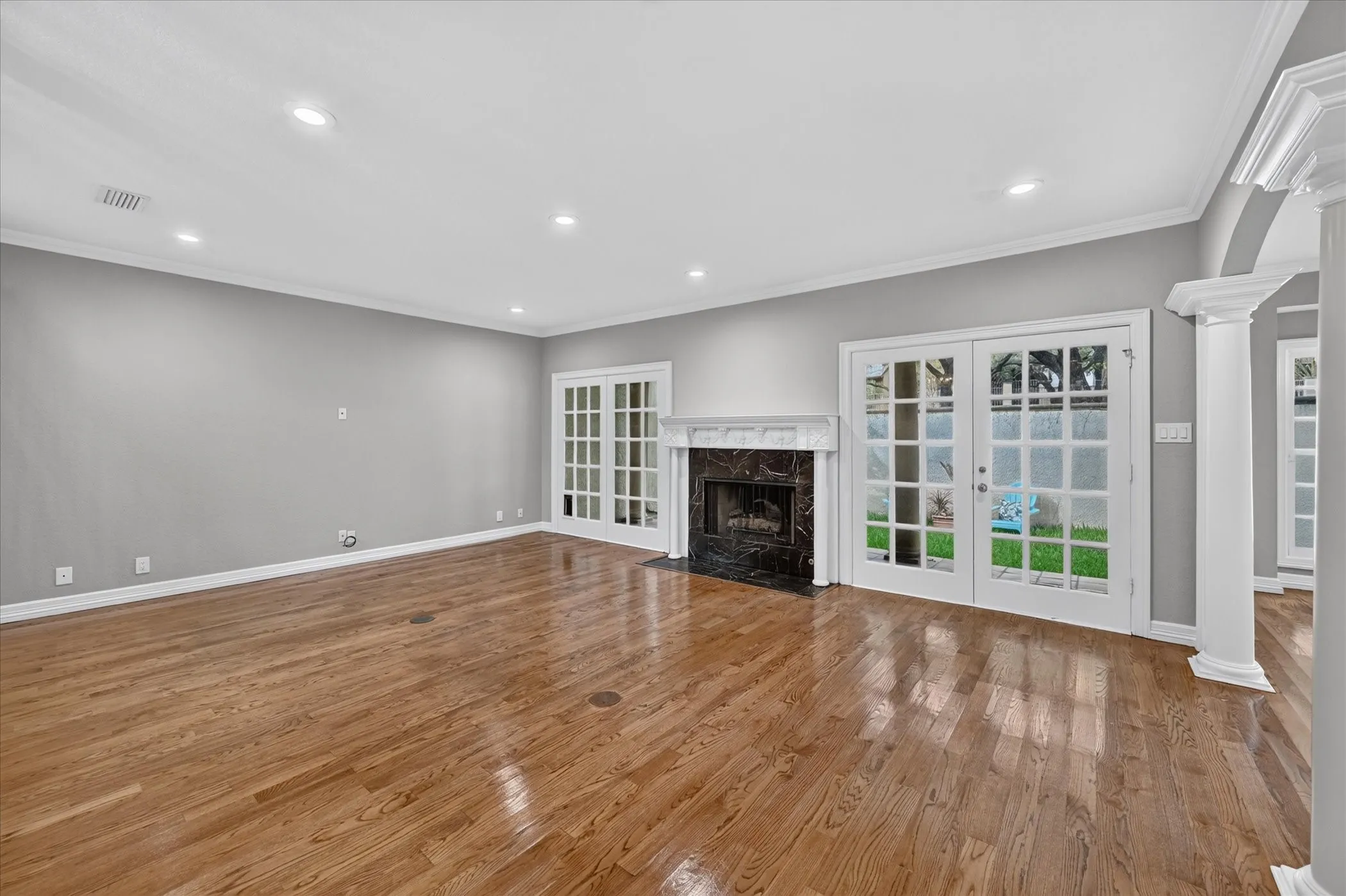 Condominium For Sale in Dallas County , 4603 N Oconnor Court, Irving, Texas 75062, 2 Bedroom, 3 Bathroom, 2 Garage spaces, 2,167 Sqft, built in 1982, mls#21398515, Real Estate Agent in Irving, Homes For Sale in Dallas county, Homes For Sale in Irving, Realtor in Irving Texas, Real Estate Brokerage Independent Realty Texas, Luminita Cordes Realtor