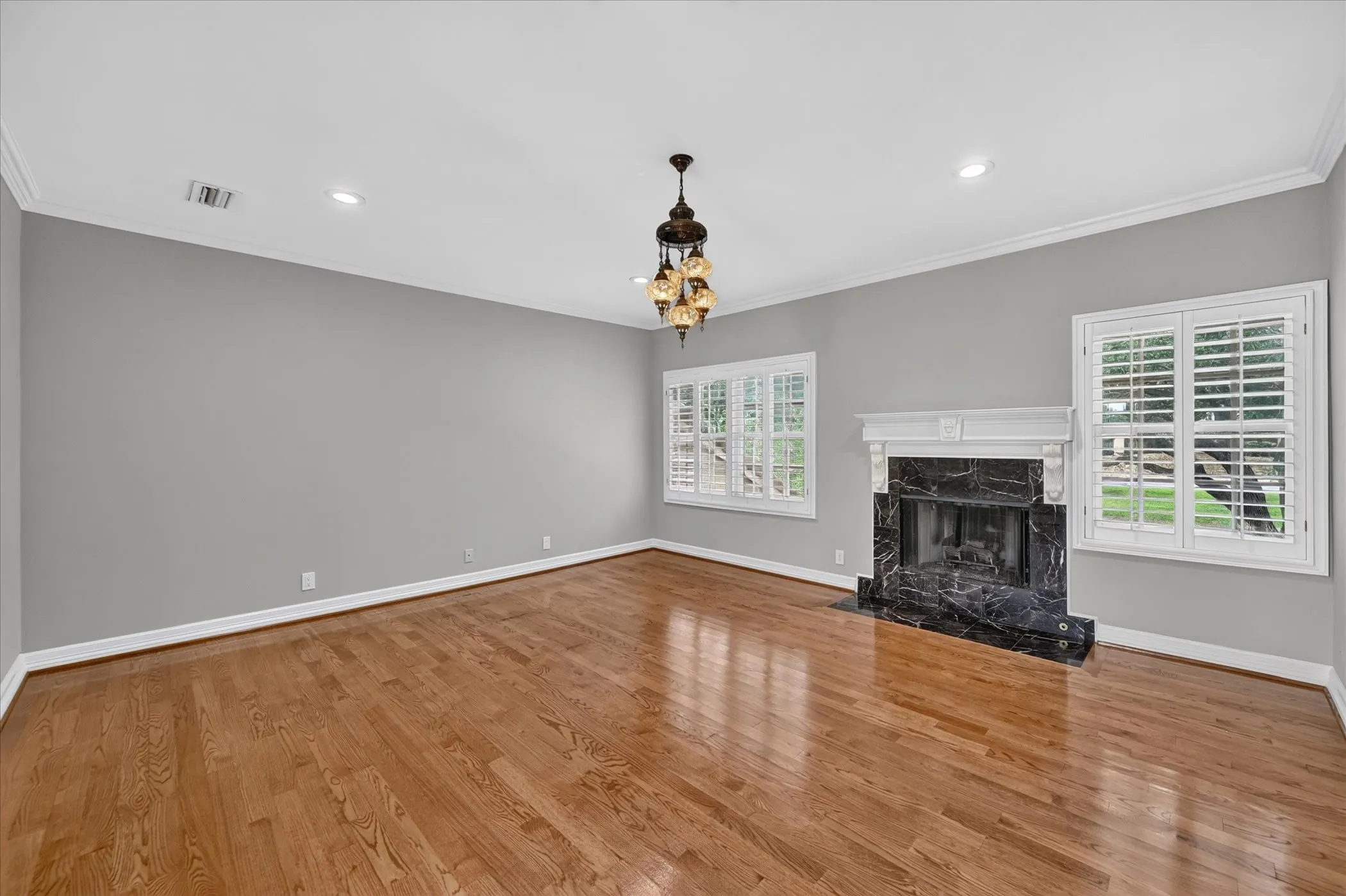 Condominium For Sale in Dallas County , 4603 N Oconnor Court, Irving, Texas 75062, 2 Bedroom, 3 Bathroom, 2 Garage spaces, 2,167 Sqft, built in 1982, mls#21398515, Real Estate Agent in Irving, Homes For Sale in Dallas county, Homes For Sale in Irving, Realtor in Irving Texas, Real Estate Brokerage Independent Realty Texas, Luminita Cordes Realtor