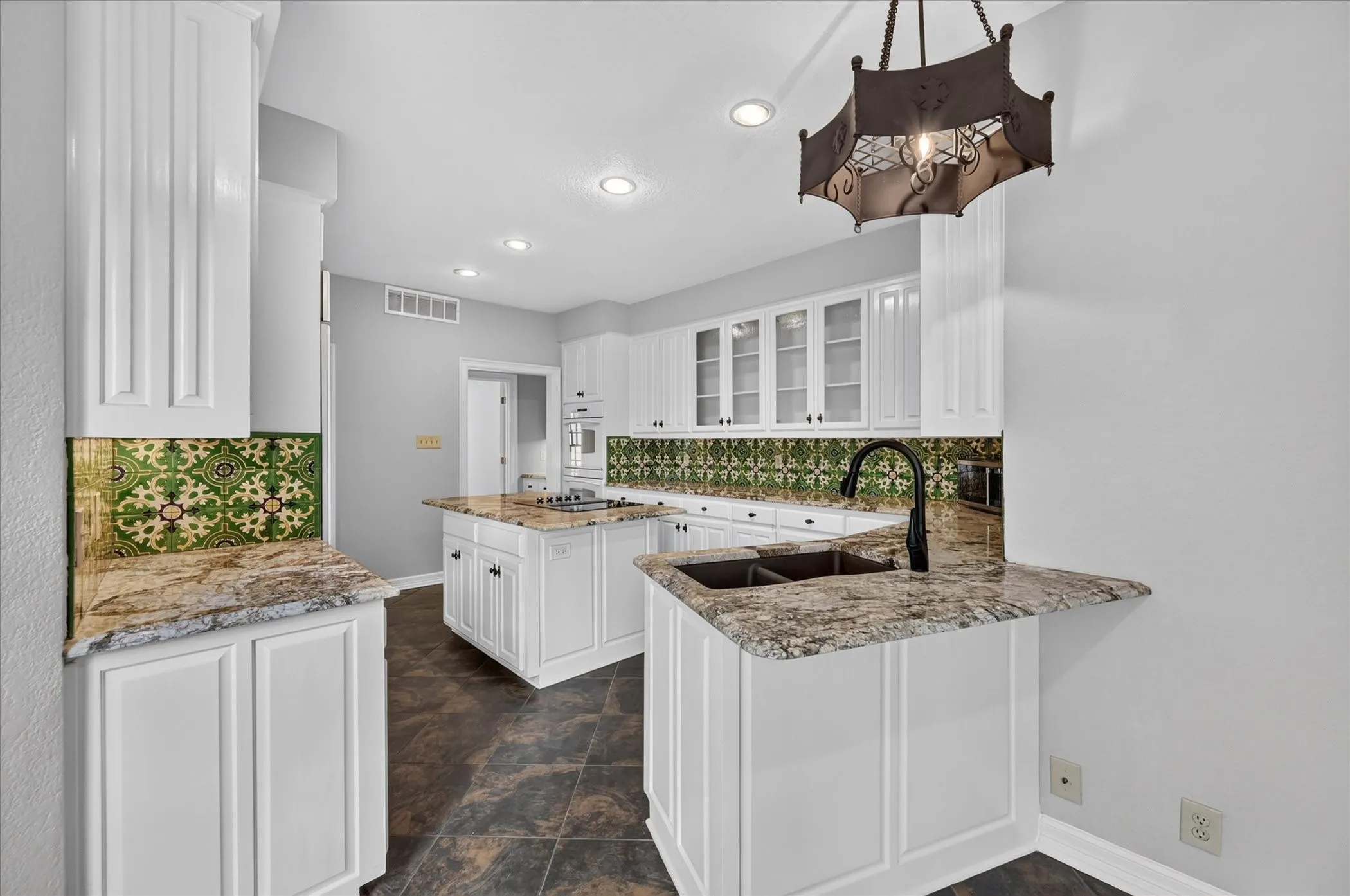 Condominium For Sale in Dallas County , 4603 N Oconnor Court, Irving, Texas 75062, 2 Bedroom, 3 Bathroom, 2 Garage spaces, 2,167 Sqft, built in 1982, mls#21398515, Real Estate Agent in Irving, Homes For Sale in Dallas county, Homes For Sale in Irving, Realtor in Irving Texas, Real Estate Brokerage Independent Realty Texas, Luminita Cordes Realtor