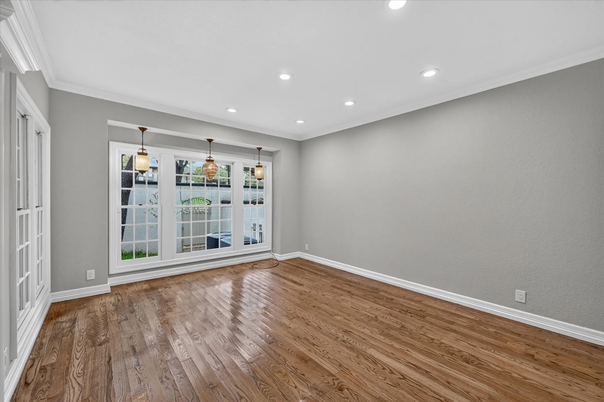 Condominium For Sale in Dallas County , 4603 N Oconnor Court, Irving, Texas 75062, 2 Bedroom, 3 Bathroom, 2 Garage spaces, 2,167 Sqft, built in 1982, mls#21398515, Real Estate Agent in Irving, Homes For Sale in Dallas county, Homes For Sale in Irving, Realtor in Irving Texas, Real Estate Brokerage Independent Realty Texas, Luminita Cordes Realtor