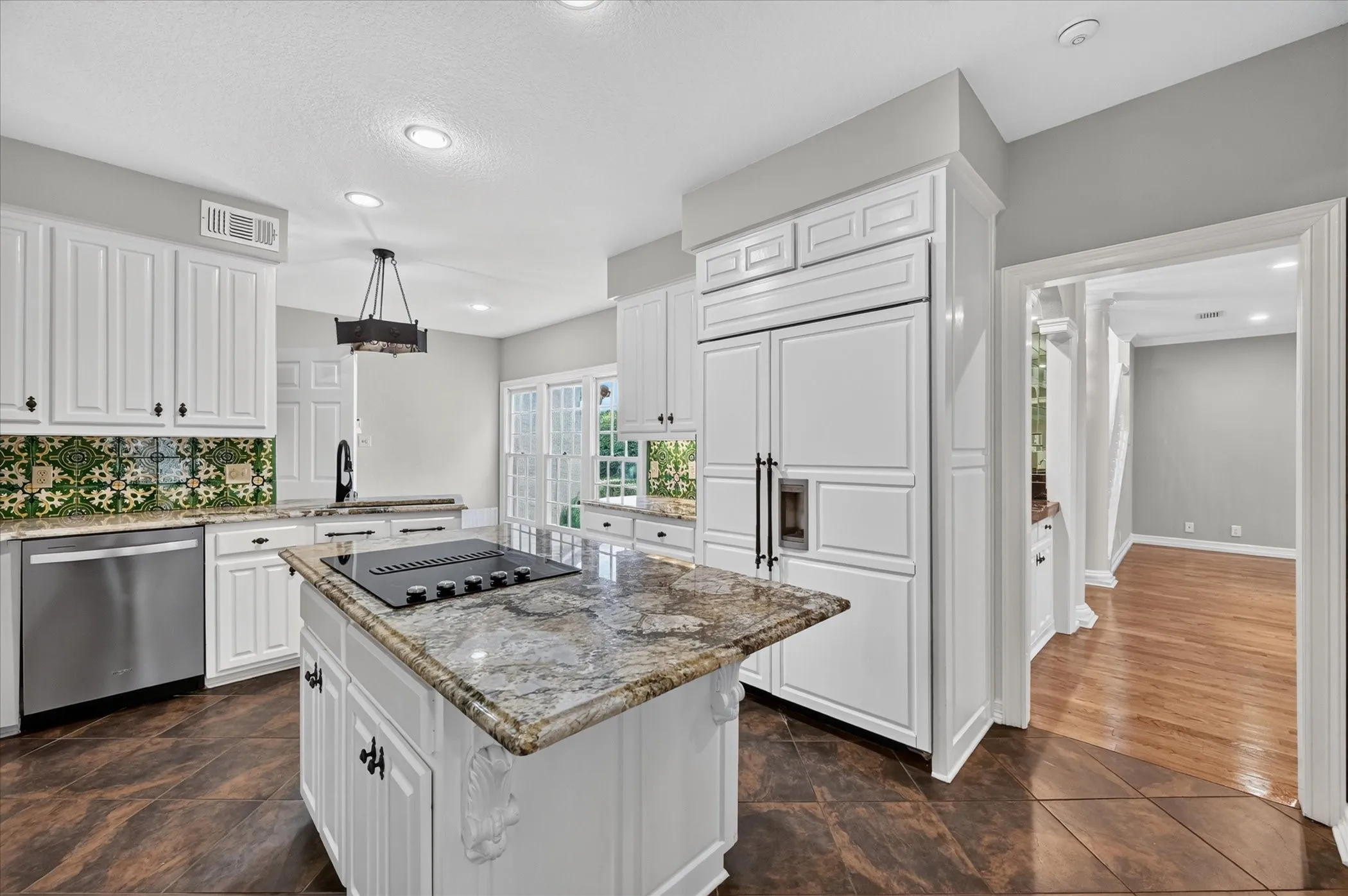 Condominium For Sale in Dallas County , 4603 N Oconnor Court, Irving, Texas 75062, 2 Bedroom, 3 Bathroom, 2 Garage spaces, 2,167 Sqft, built in 1982, mls#21398515, Real Estate Agent in Irving, Homes For Sale in Dallas county, Homes For Sale in Irving, Realtor in Irving Texas, Real Estate Brokerage Independent Realty Texas, Luminita Cordes Realtor