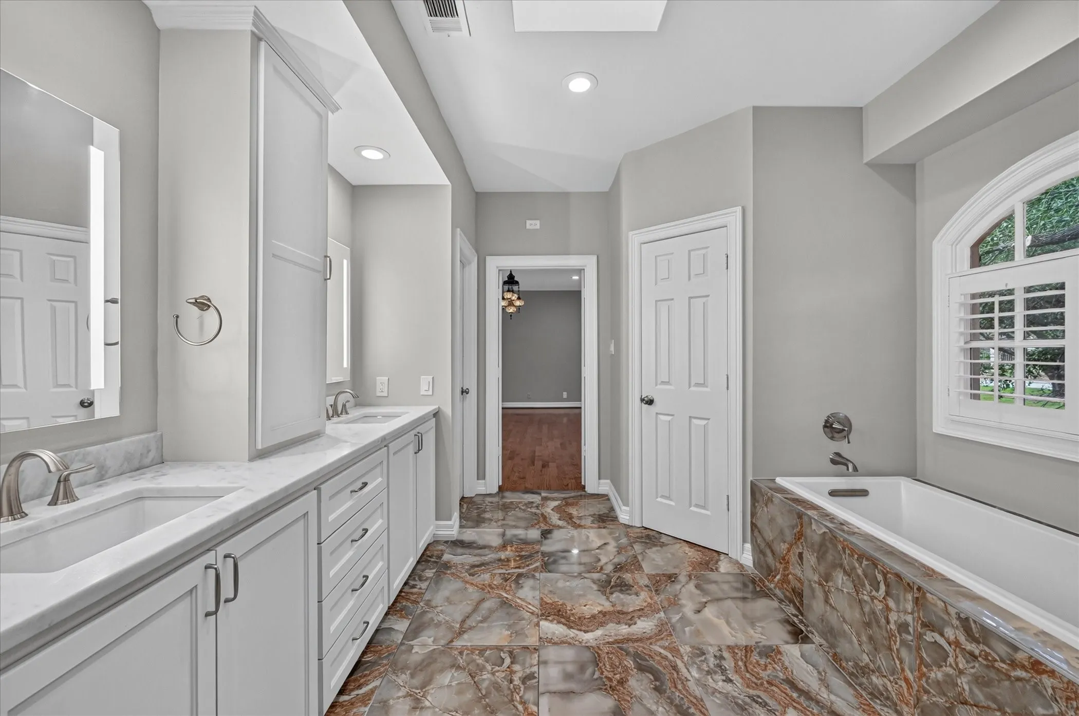 Condominium For Sale in Dallas County , 4603 N Oconnor Court, Irving, Texas 75062, 2 Bedroom, 3 Bathroom, 2 Garage spaces, 2,167 Sqft, built in 1982, mls#21398515, Real Estate Agent in Irving, Homes For Sale in Dallas county, Homes For Sale in Irving, Realtor in Irving Texas, Real Estate Brokerage Independent Realty Texas, Luminita Cordes Realtor