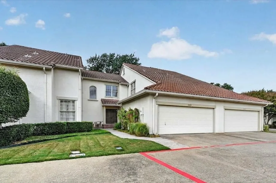 Condominium For Sale in Dallas County , 4603 N Oconnor Court, Irving, Texas 75062, 2 Bedroom, 3 Bathroom, 2 Garage spaces, 2,167 Sqft, built in 1982, mls#21398515, Real Estate Agent in Irving, Homes For Sale in Dallas county, Homes For Sale in Irving, Realtor in Irving Texas, Real Estate Brokerage Independent Realty Texas, Luminita Cordes Realtor