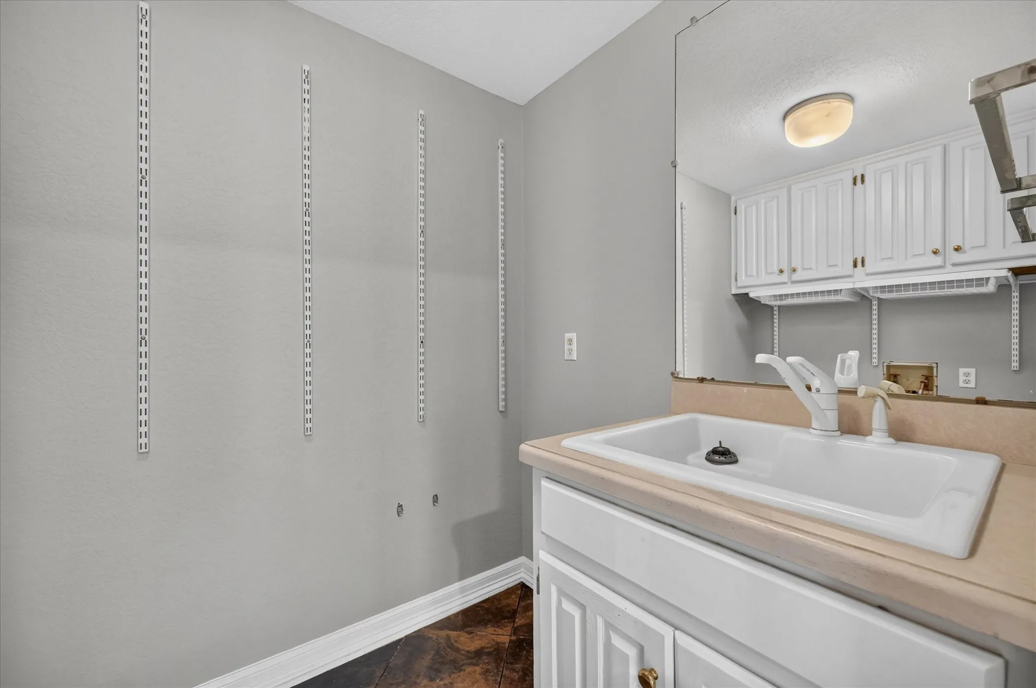 Condominium For Sale in Dallas County , 4603 N Oconnor Court, Irving, Texas 75062, 2 Bedroom, 3 Bathroom, 2 Garage spaces, 2,167 Sqft, built in 1982, mls#21398515, Real Estate Agent in Irving, Homes For Sale in Dallas county, Homes For Sale in Irving, Realtor in Irving Texas, Real Estate Brokerage Independent Realty Texas, Luminita Cordes Realtor