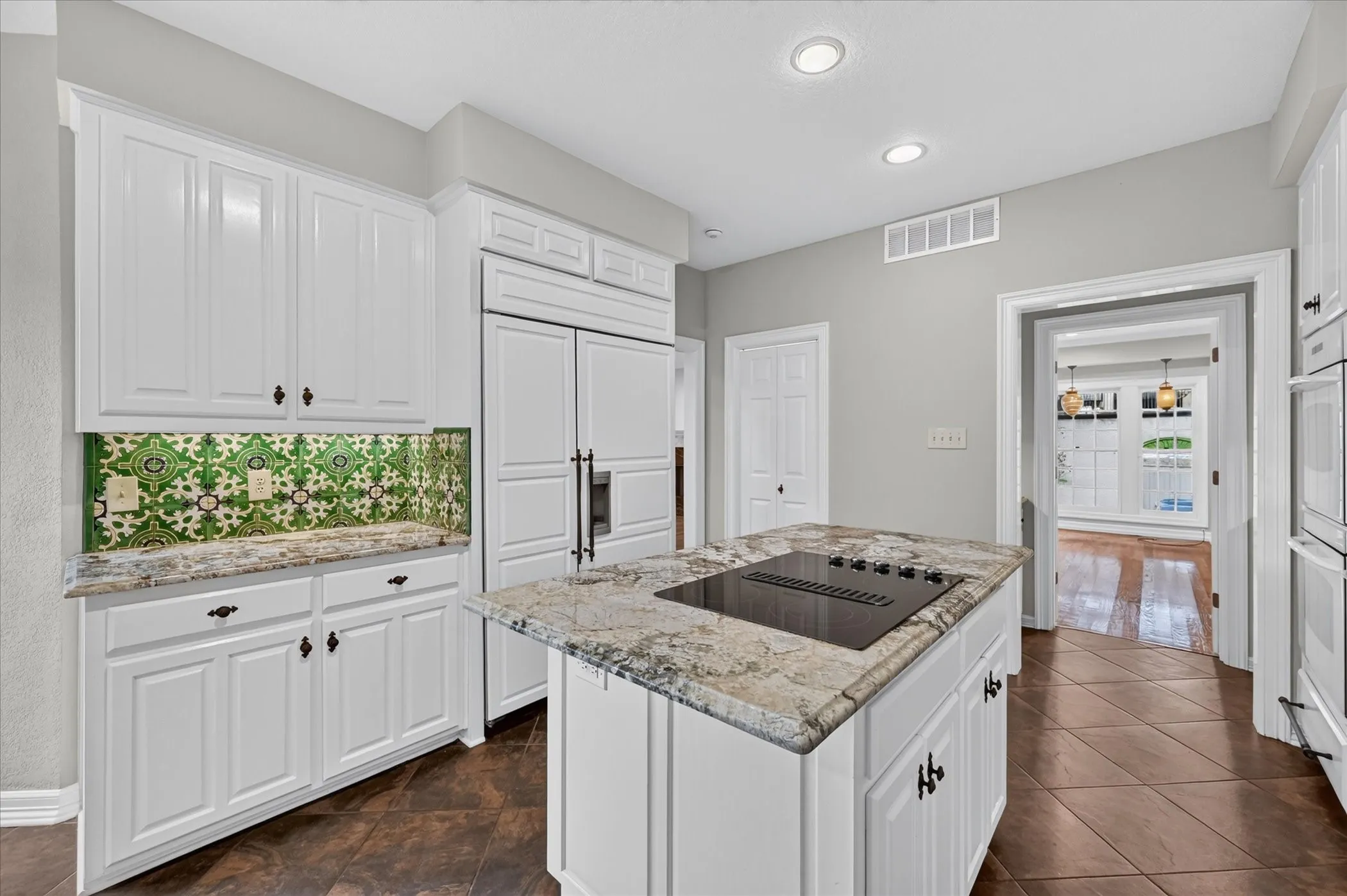 Condominium For Sale in Dallas County , 4603 N Oconnor Court, Irving, Texas 75062, 2 Bedroom, 3 Bathroom, 2 Garage spaces, 2,167 Sqft, built in 1982, mls#21398515, Real Estate Agent in Irving, Homes For Sale in Dallas county, Homes For Sale in Irving, Realtor in Irving Texas, Real Estate Brokerage Independent Realty Texas, Luminita Cordes Realtor