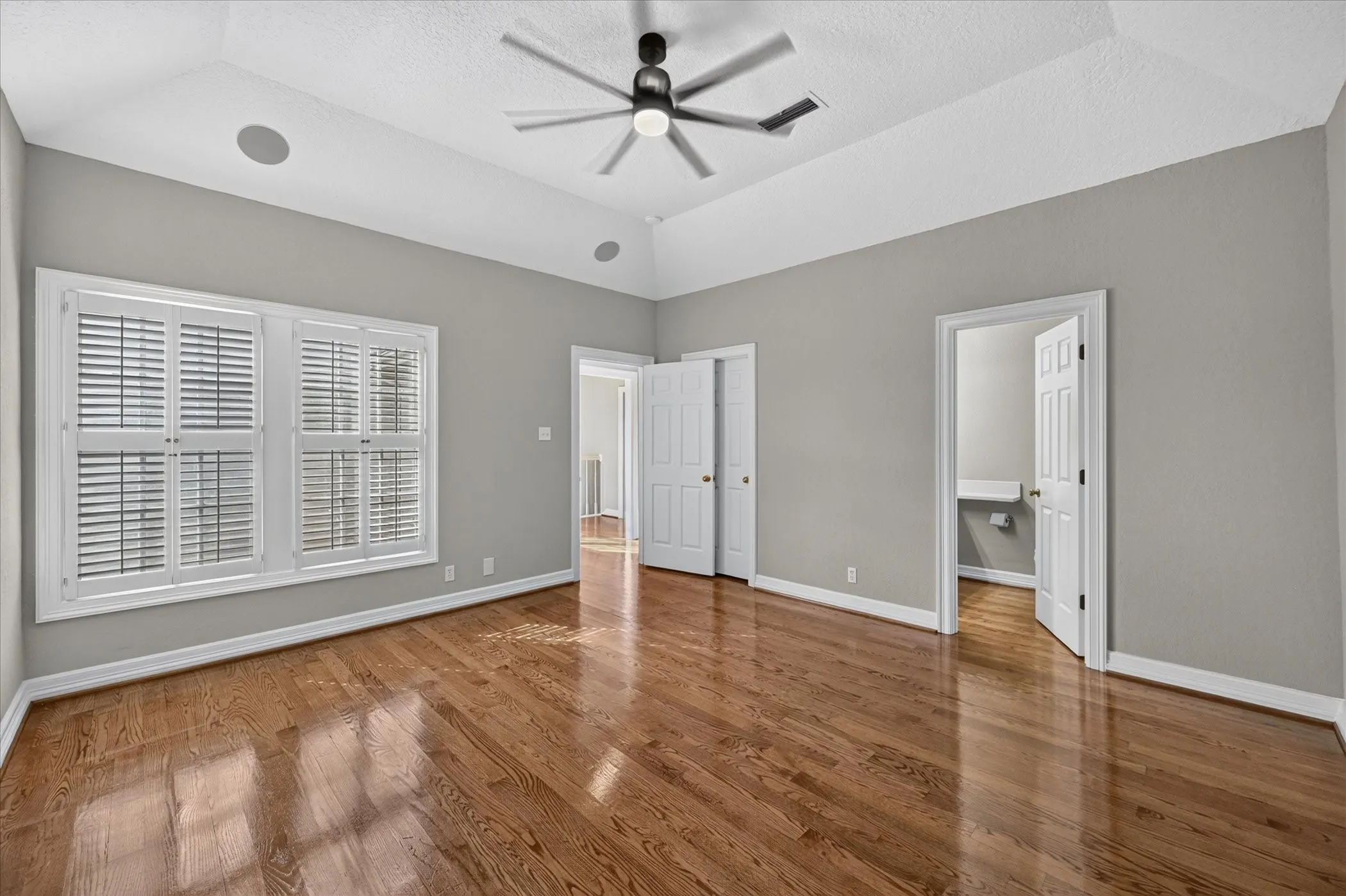 Condominium For Sale in Dallas County , 4603 N Oconnor Court, Irving, Texas 75062, 2 Bedroom, 3 Bathroom, 2 Garage spaces, 2,167 Sqft, built in 1982, mls#21398515, Real Estate Agent in Irving, Homes For Sale in Dallas county, Homes For Sale in Irving, Realtor in Irving Texas, Real Estate Brokerage Independent Realty Texas, Luminita Cordes Realtor