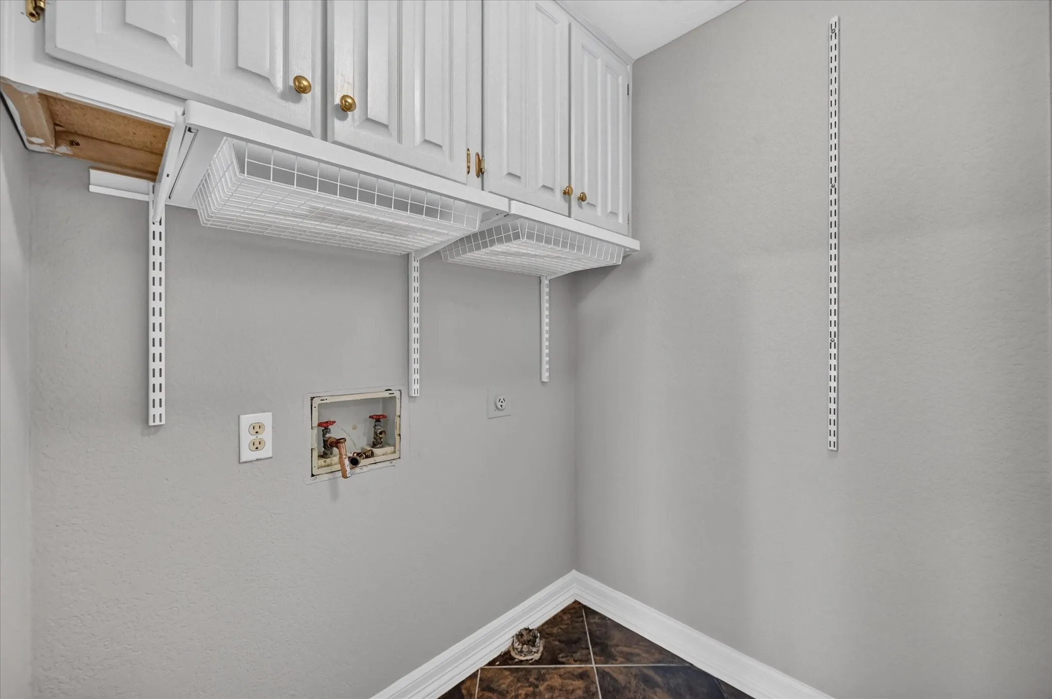 Condominium For Sale in Dallas County , 4603 N Oconnor Court, Irving, Texas 75062, 2 Bedroom, 3 Bathroom, 2 Garage spaces, 2,167 Sqft, built in 1982, mls#21398515, Real Estate Agent in Irving, Homes For Sale in Dallas county, Homes For Sale in Irving, Realtor in Irving Texas, Real Estate Brokerage Independent Realty Texas, Luminita Cordes Realtor