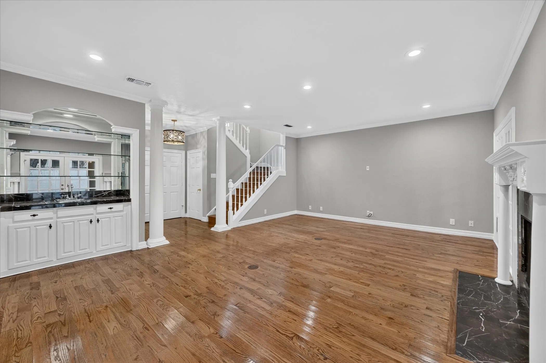 Condominium For Sale in Dallas County , 4603 N Oconnor Court, Irving, Texas 75062, 2 Bedroom, 3 Bathroom, 2 Garage spaces, 2,167 Sqft, built in 1982, mls#21398515, Real Estate Agent in Irving, Homes For Sale in Dallas county, Homes For Sale in Irving, Realtor in Irving Texas, Real Estate Brokerage Independent Realty Texas, Luminita Cordes Realtor