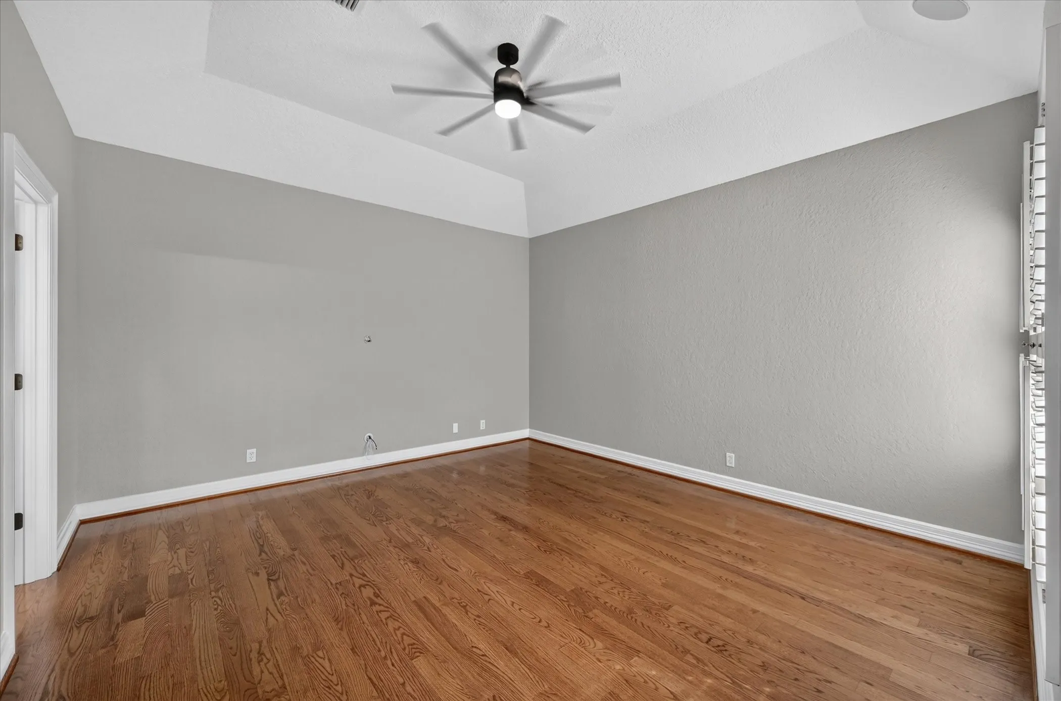 Condominium For Sale in Dallas County , 4603 N Oconnor Court, Irving, Texas 75062, 2 Bedroom, 3 Bathroom, 2 Garage spaces, 2,167 Sqft, built in 1982, mls#21398515, Real Estate Agent in Irving, Homes For Sale in Dallas county, Homes For Sale in Irving, Realtor in Irving Texas, Real Estate Brokerage Independent Realty Texas, Luminita Cordes Realtor