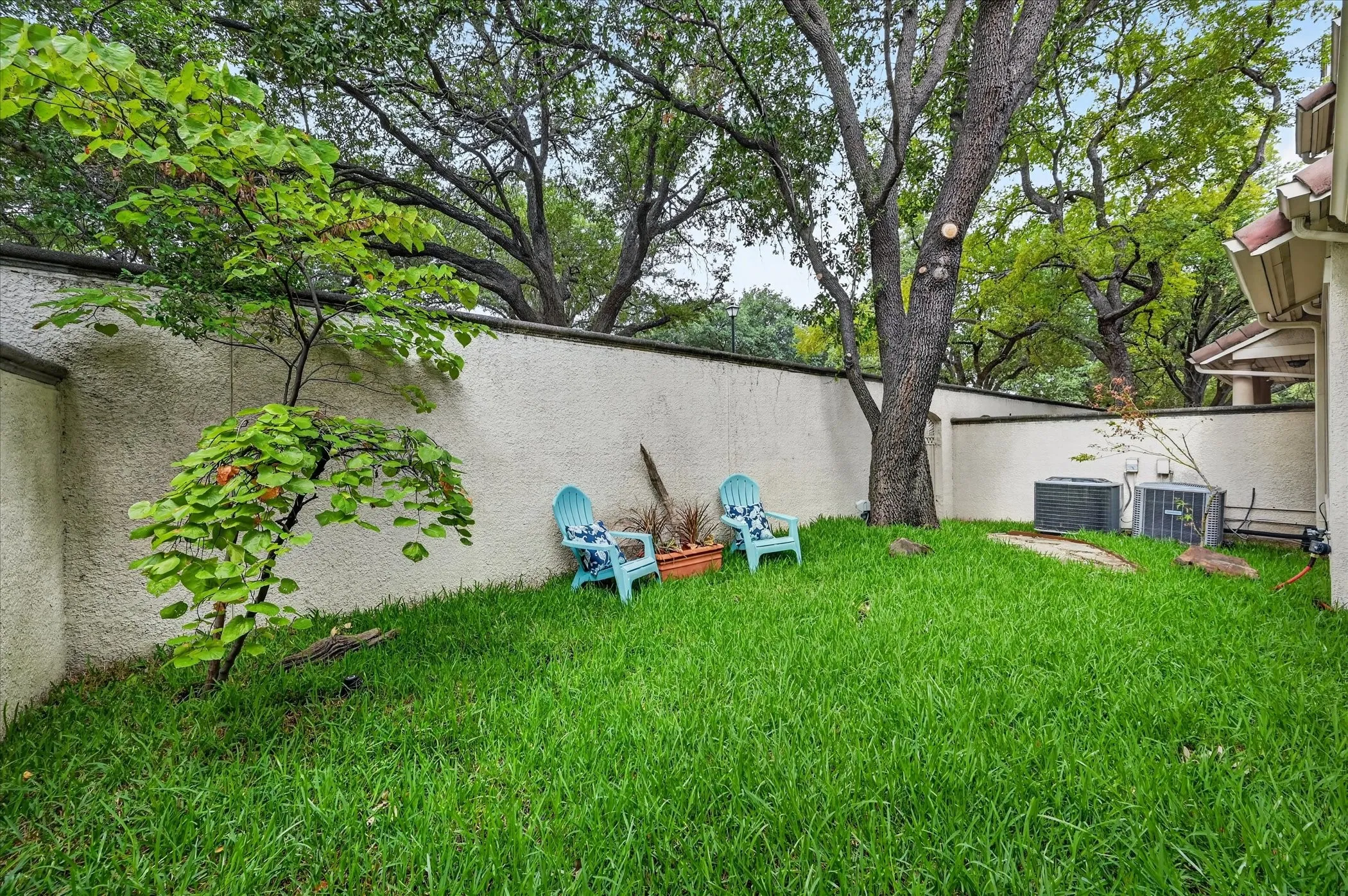 Condominium For Sale in Dallas County , 4603 N Oconnor Court, Irving, Texas 75062, 2 Bedroom, 3 Bathroom, 2 Garage spaces, 2,167 Sqft, built in 1982, mls#21398515, Real Estate Agent in Irving, Homes For Sale in Dallas county, Homes For Sale in Irving, Realtor in Irving Texas, Real Estate Brokerage Independent Realty Texas, Luminita Cordes Realtor