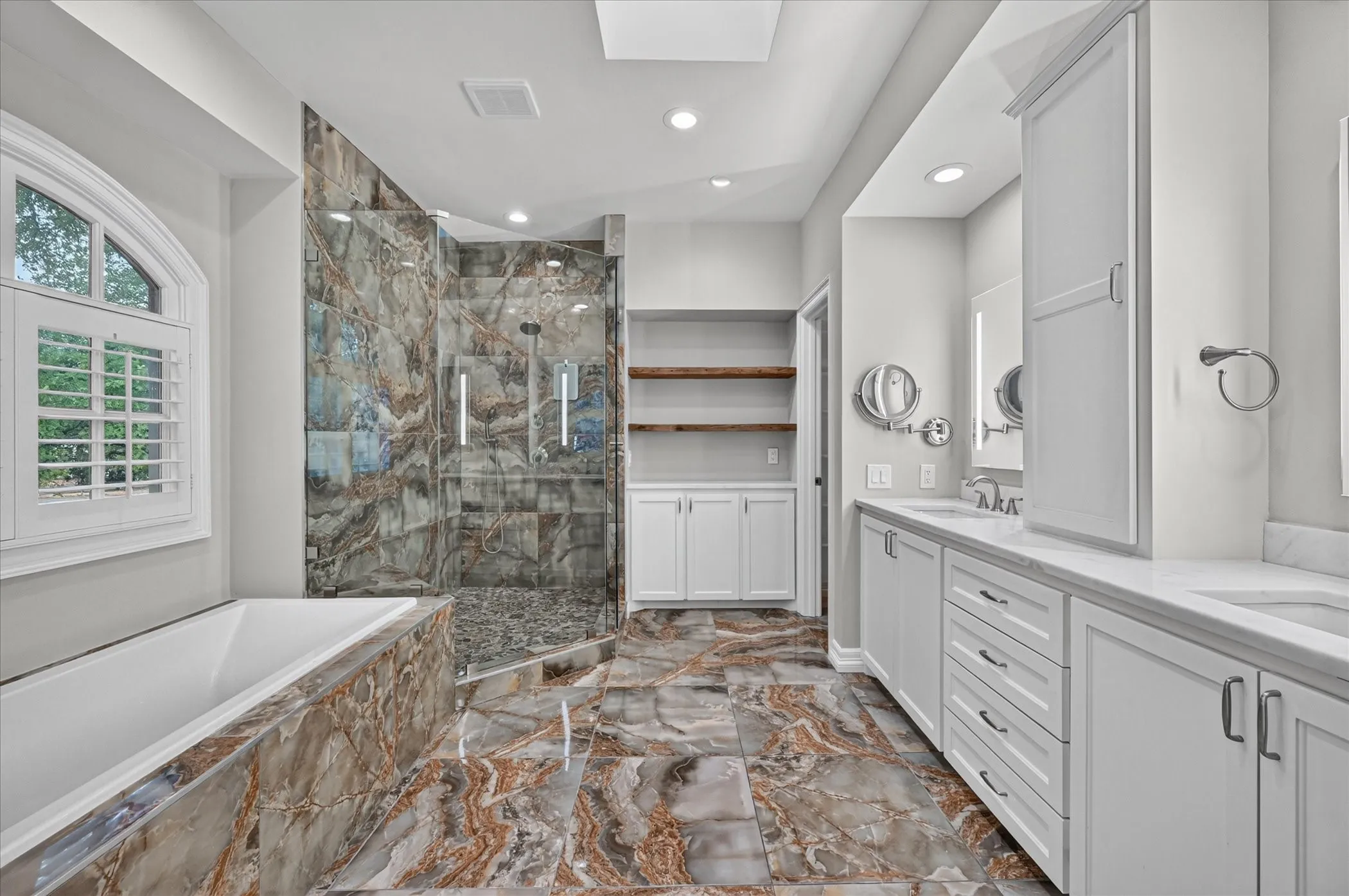 Condominium For Sale in Dallas County , 4603 N Oconnor Court, Irving, Texas 75062, 2 Bedroom, 3 Bathroom, 2 Garage spaces, 2,167 Sqft, built in 1982, mls#21398515, Real Estate Agent in Irving, Homes For Sale in Dallas county, Homes For Sale in Irving, Realtor in Irving Texas, Real Estate Brokerage Independent Realty Texas, Luminita Cordes Realtor