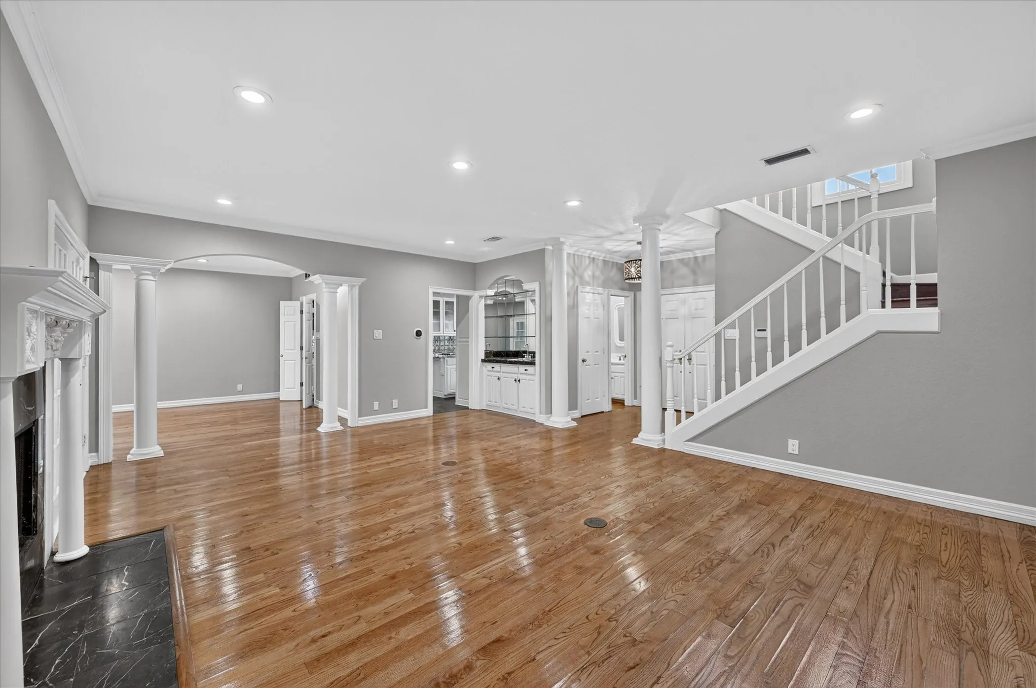 Condominium For Sale in Dallas County , 4603 N Oconnor Court, Irving, Texas 75062, 2 Bedroom, 3 Bathroom, 2 Garage spaces, 2,167 Sqft, built in 1982, mls#21398515, Real Estate Agent in Irving, Homes For Sale in Dallas county, Homes For Sale in Irving, Realtor in Irving Texas, Real Estate Brokerage Independent Realty Texas, Luminita Cordes Realtor