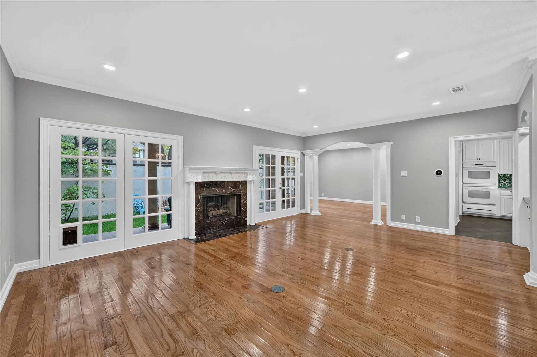 Condominium For Sale in Dallas County , 4603 N Oconnor Court, Irving, Texas 75062, 2 Bedroom, 3 Bathroom, 2 Garage spaces, 2,167 Sqft, built in 1982, mls#21398515, Real Estate Agent in Irving, Homes For Sale in Dallas county, Homes For Sale in Irving, Realtor in Irving Texas, Real Estate Brokerage Independent Realty Texas, Luminita Cordes Realtor