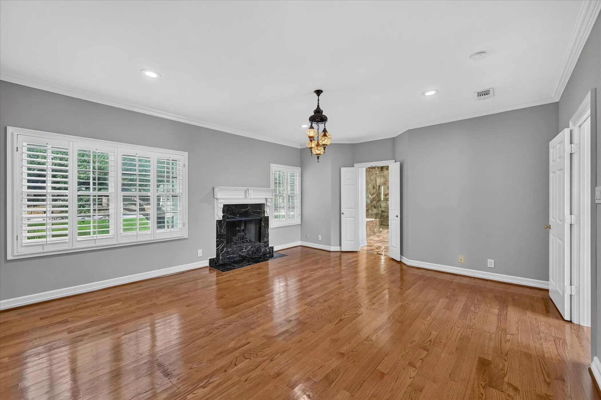 Condominium For Sale in Dallas County , 4603 N Oconnor Court, Irving, Texas 75062, 2 Bedroom, 3 Bathroom, 2 Garage spaces, 2,167 Sqft, built in 1982, mls#21398515, Real Estate Agent in Irving, Homes For Sale in Dallas county, Homes For Sale in Irving, Realtor in Irving Texas, Real Estate Brokerage Independent Realty Texas, Luminita Cordes Realtor