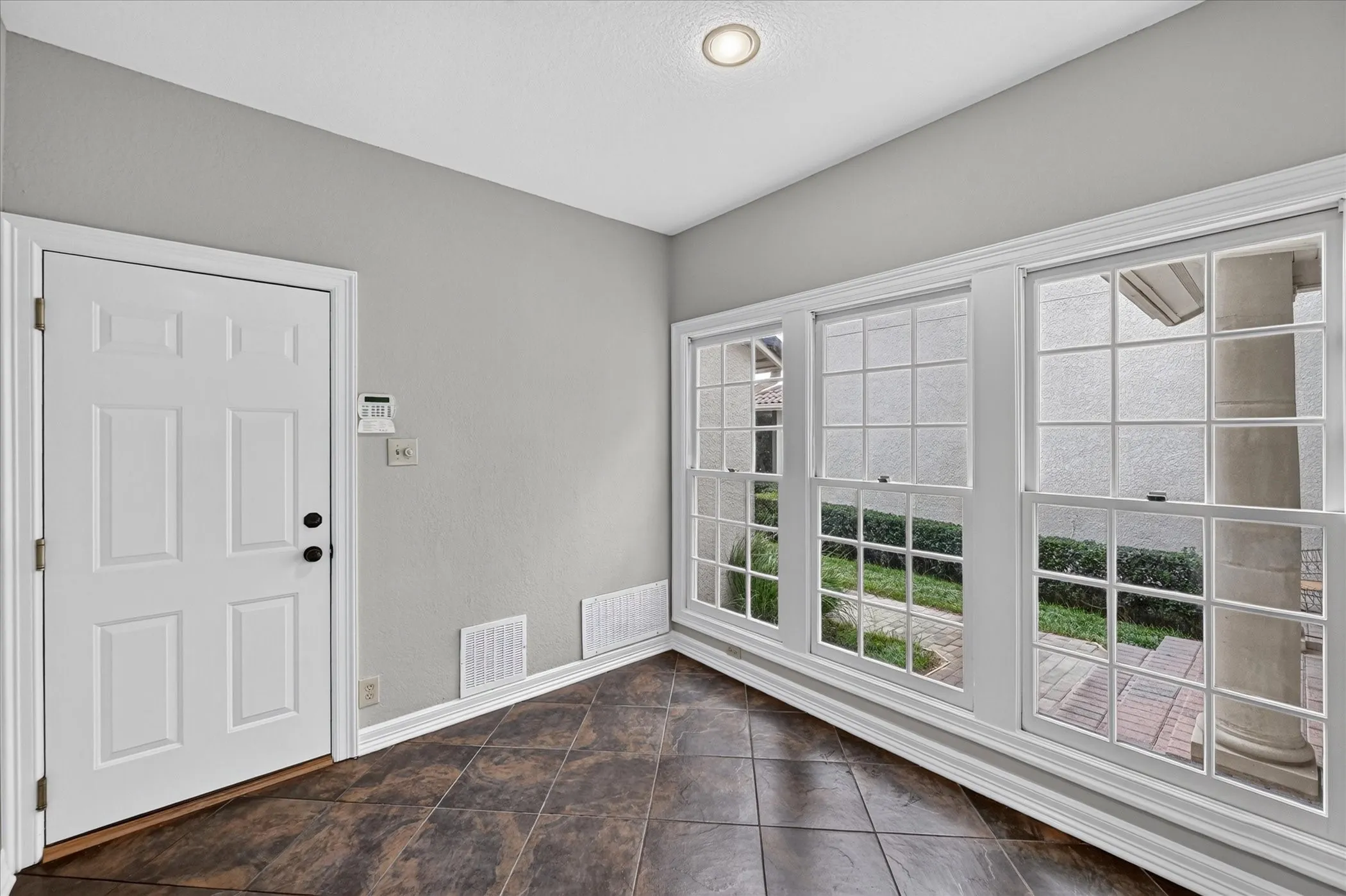 Condominium For Sale in Dallas County , 4603 N Oconnor Court, Irving, Texas 75062, 2 Bedroom, 3 Bathroom, 2 Garage spaces, 2,167 Sqft, built in 1982, mls#21398515, Real Estate Agent in Irving, Homes For Sale in Dallas county, Homes For Sale in Irving, Realtor in Irving Texas, Real Estate Brokerage Independent Realty Texas, Luminita Cordes Realtor