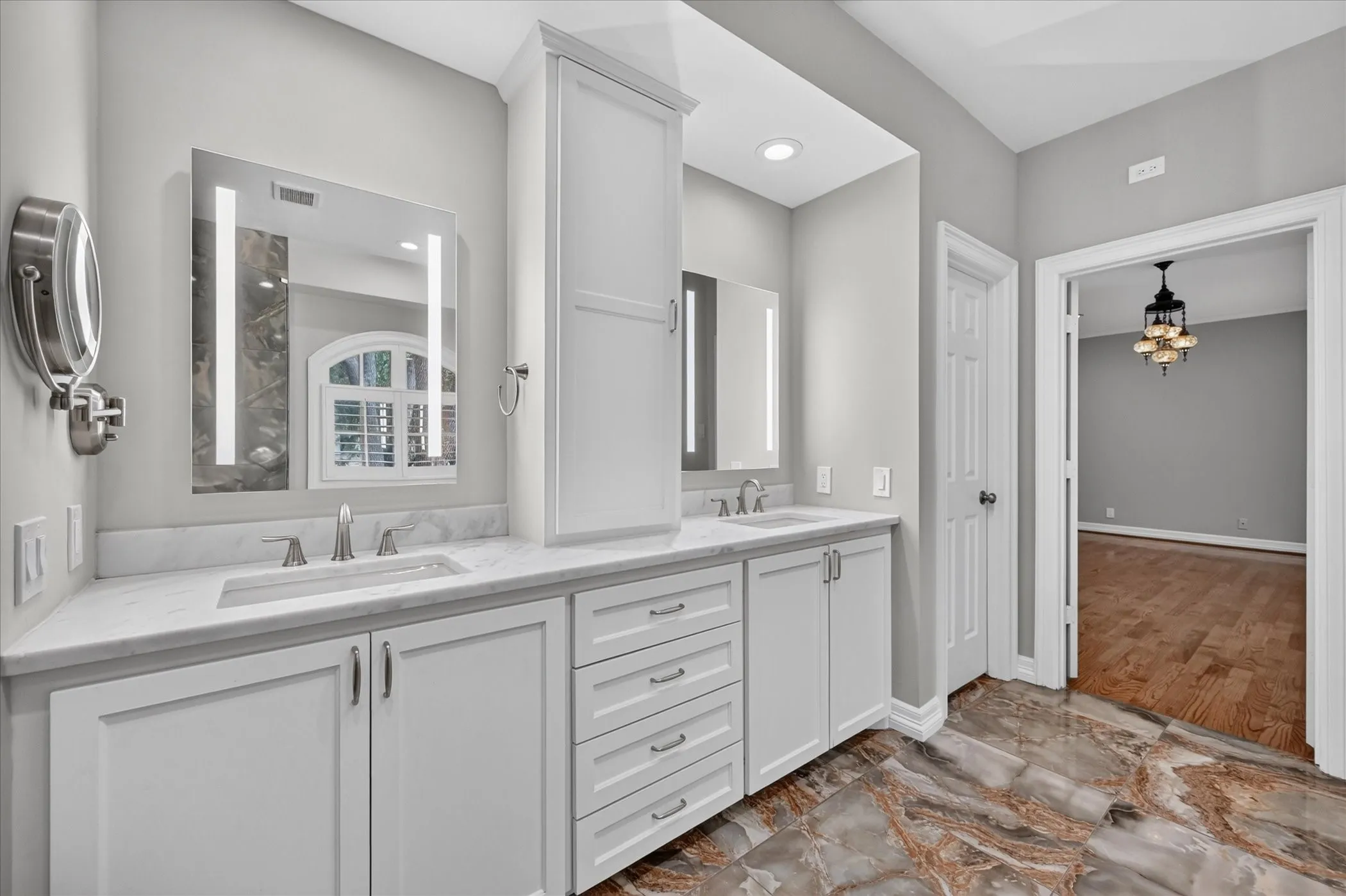 Condominium For Sale in Dallas County , 4603 N Oconnor Court, Irving, Texas 75062, 2 Bedroom, 3 Bathroom, 2 Garage spaces, 2,167 Sqft, built in 1982, mls#21398515, Real Estate Agent in Irving, Homes For Sale in Dallas county, Homes For Sale in Irving, Realtor in Irving Texas, Real Estate Brokerage Independent Realty Texas, Luminita Cordes Realtor