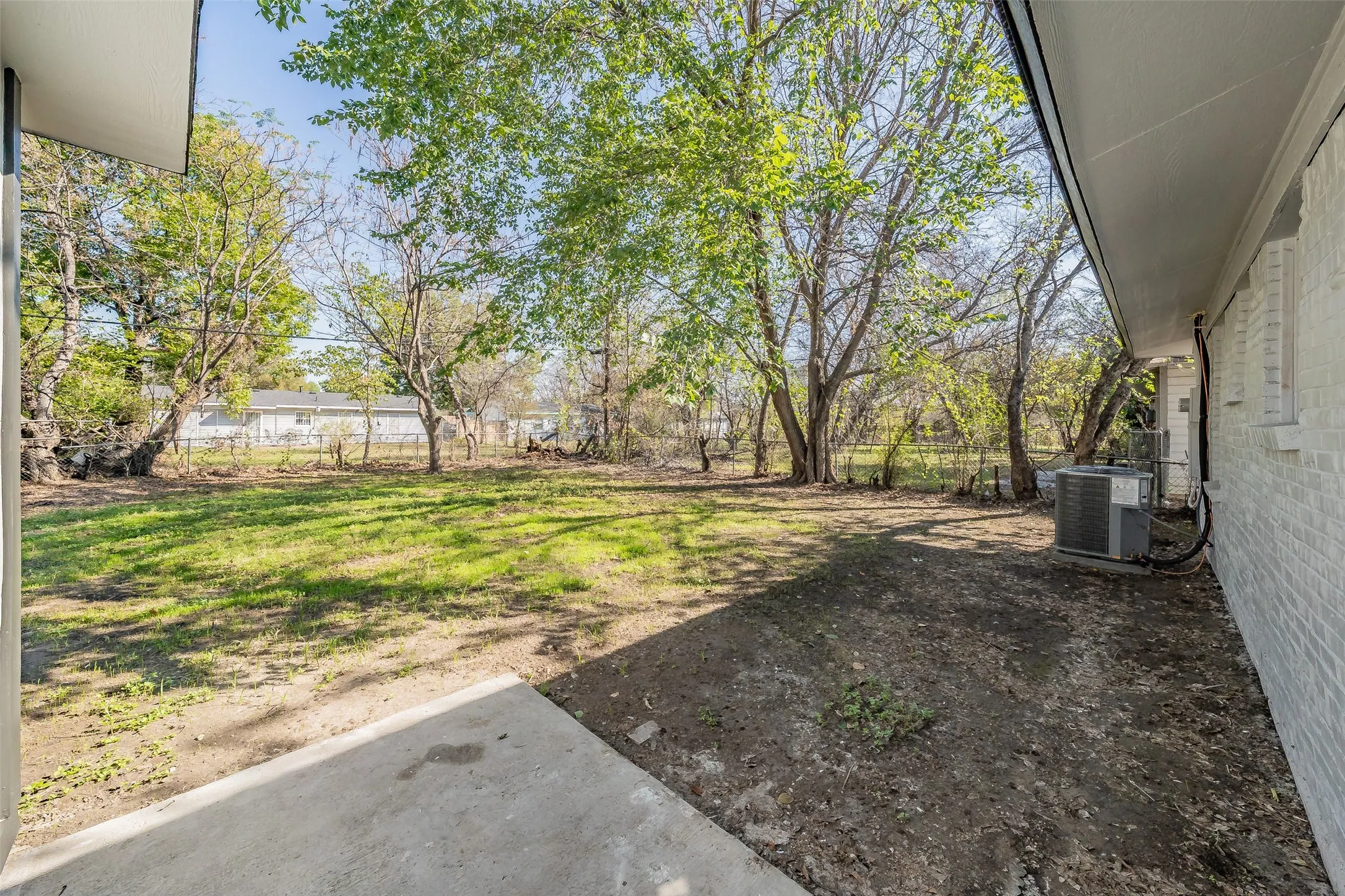 Single Family Residence For Sale in Tarrant County , 5569 Burton Avenue, Fort Worth, Texas 76119, 4 Bedroom, 3 Bathroom, Garage spaces, 1,637 Sqft, built in 1960, mls#21404568, Real Estate Agent in Fort Worth, Homes For Sale in Tarrant county, Homes For Sale in Fort Worth, Realtor in Fort Worth Texas, Real Estate Brokerage Independent Realty Texas, Luminita Cordes Realtor