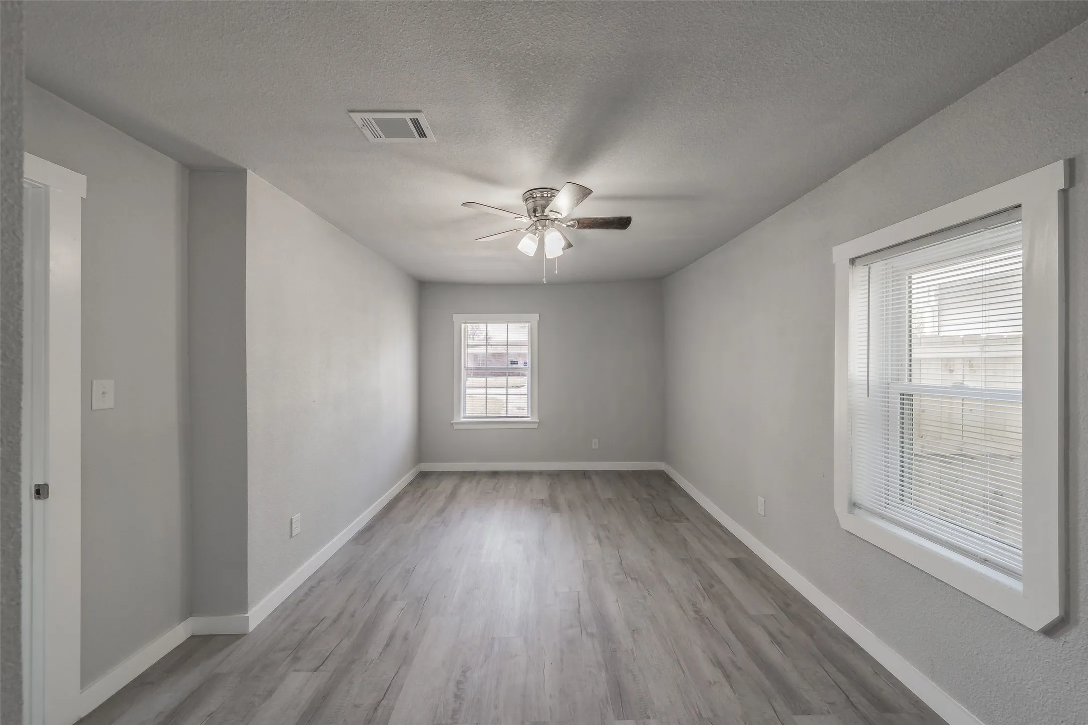 Single Family Residence For Sale in Tarrant County , 5569 Burton Avenue, Fort Worth, Texas 76119, 4 Bedroom, 3 Bathroom, Garage spaces, 1,637 Sqft, built in 1960, mls#21404568, Real Estate Agent in Fort Worth, Homes For Sale in Tarrant county, Homes For Sale in Fort Worth, Realtor in Fort Worth Texas, Real Estate Brokerage Independent Realty Texas, Luminita Cordes Realtor