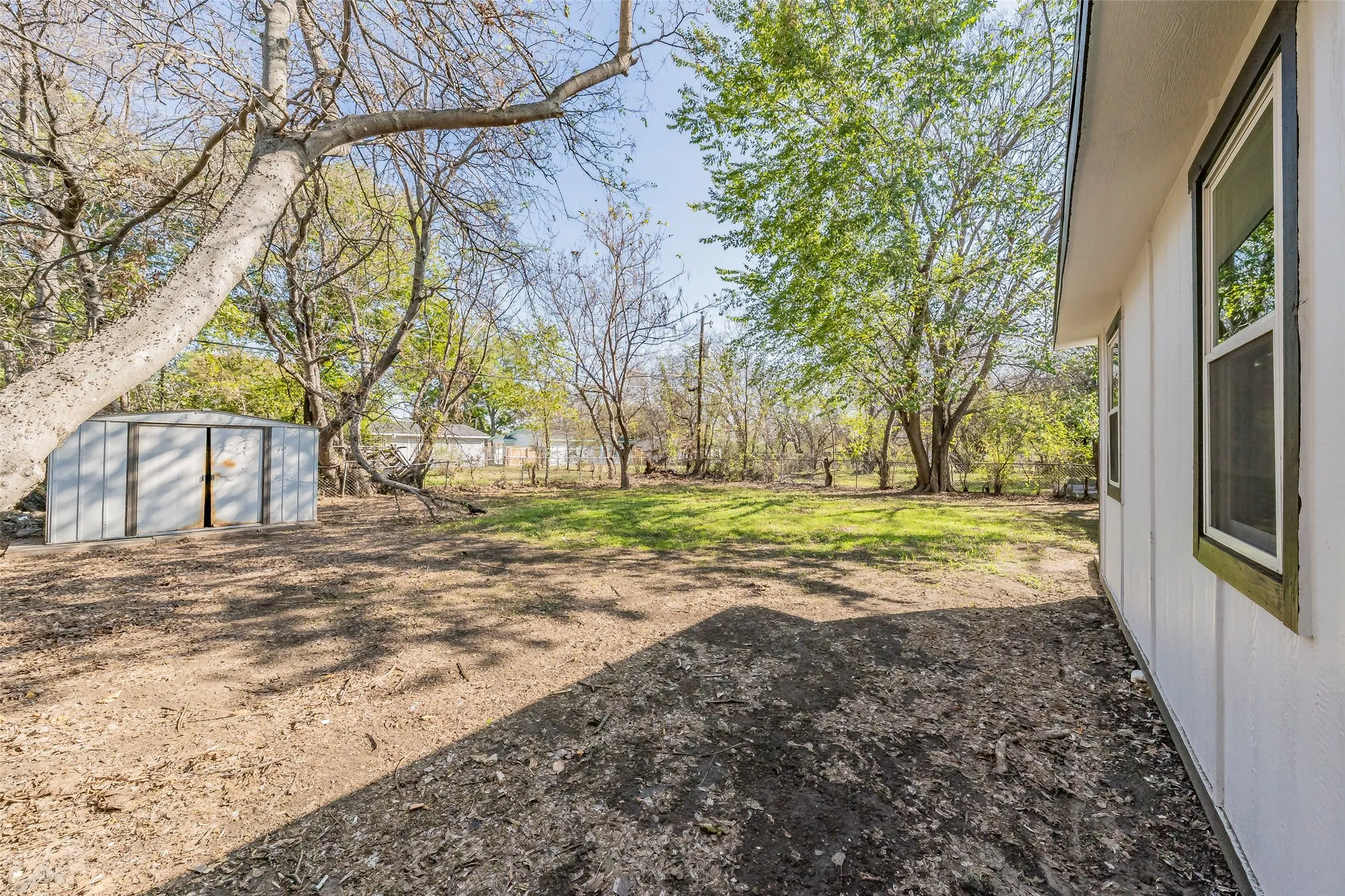 Single Family Residence For Sale in Tarrant County , 5569 Burton Avenue, Fort Worth, Texas 76119, 4 Bedroom, 3 Bathroom, Garage spaces, 1,637 Sqft, built in 1960, mls#21404568, Real Estate Agent in Fort Worth, Homes For Sale in Tarrant county, Homes For Sale in Fort Worth, Realtor in Fort Worth Texas, Real Estate Brokerage Independent Realty Texas, Luminita Cordes Realtor
