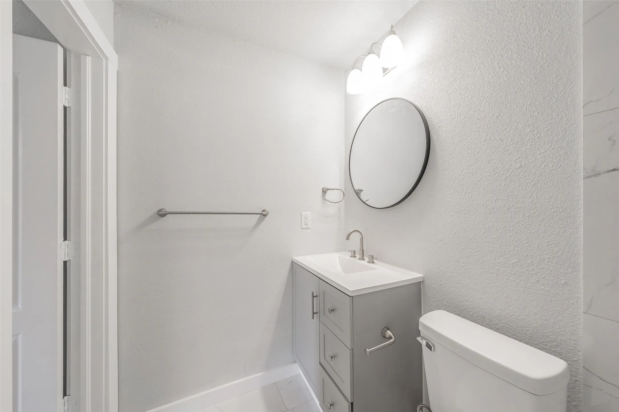 Single Family Residence For Sale in Tarrant County , 5569 Burton Avenue, Fort Worth, Texas 76119, 4 Bedroom, 3 Bathroom, Garage spaces, 1,637 Sqft, built in 1960, mls#21404568, Real Estate Agent in Fort Worth, Homes For Sale in Tarrant county, Homes For Sale in Fort Worth, Realtor in Fort Worth Texas, Real Estate Brokerage Independent Realty Texas, Luminita Cordes Realtor