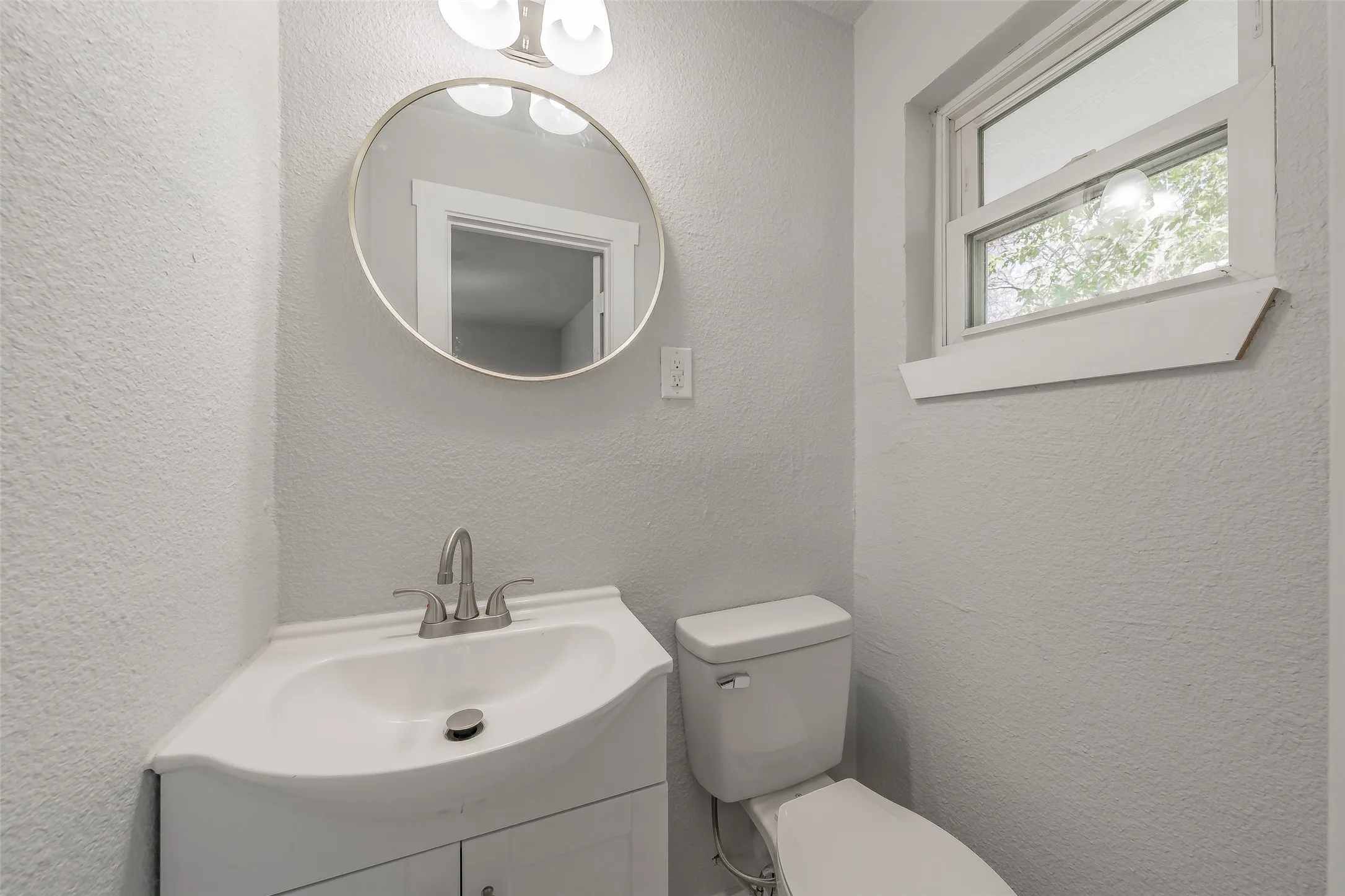 Single Family Residence For Sale in Tarrant County , 5569 Burton Avenue, Fort Worth, Texas 76119, 4 Bedroom, 3 Bathroom, Garage spaces, 1,637 Sqft, built in 1960, mls#21404568, Real Estate Agent in Fort Worth, Homes For Sale in Tarrant county, Homes For Sale in Fort Worth, Realtor in Fort Worth Texas, Real Estate Brokerage Independent Realty Texas, Luminita Cordes Realtor