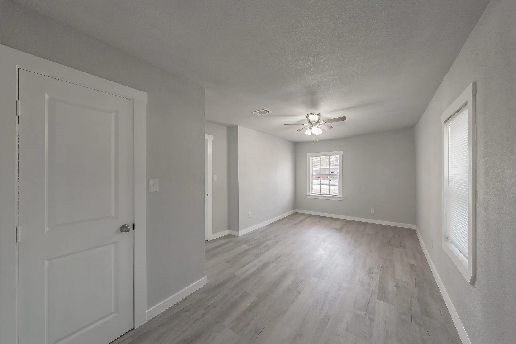 Single Family Residence For Sale in Tarrant County , 5569 Burton Avenue, Fort Worth, Texas 76119, 4 Bedroom, 3 Bathroom, Garage spaces, 1,637 Sqft, built in 1960, mls#21404568, Real Estate Agent in Fort Worth, Homes For Sale in Tarrant county, Homes For Sale in Fort Worth, Realtor in Fort Worth Texas, Real Estate Brokerage Independent Realty Texas, Luminita Cordes Realtor
