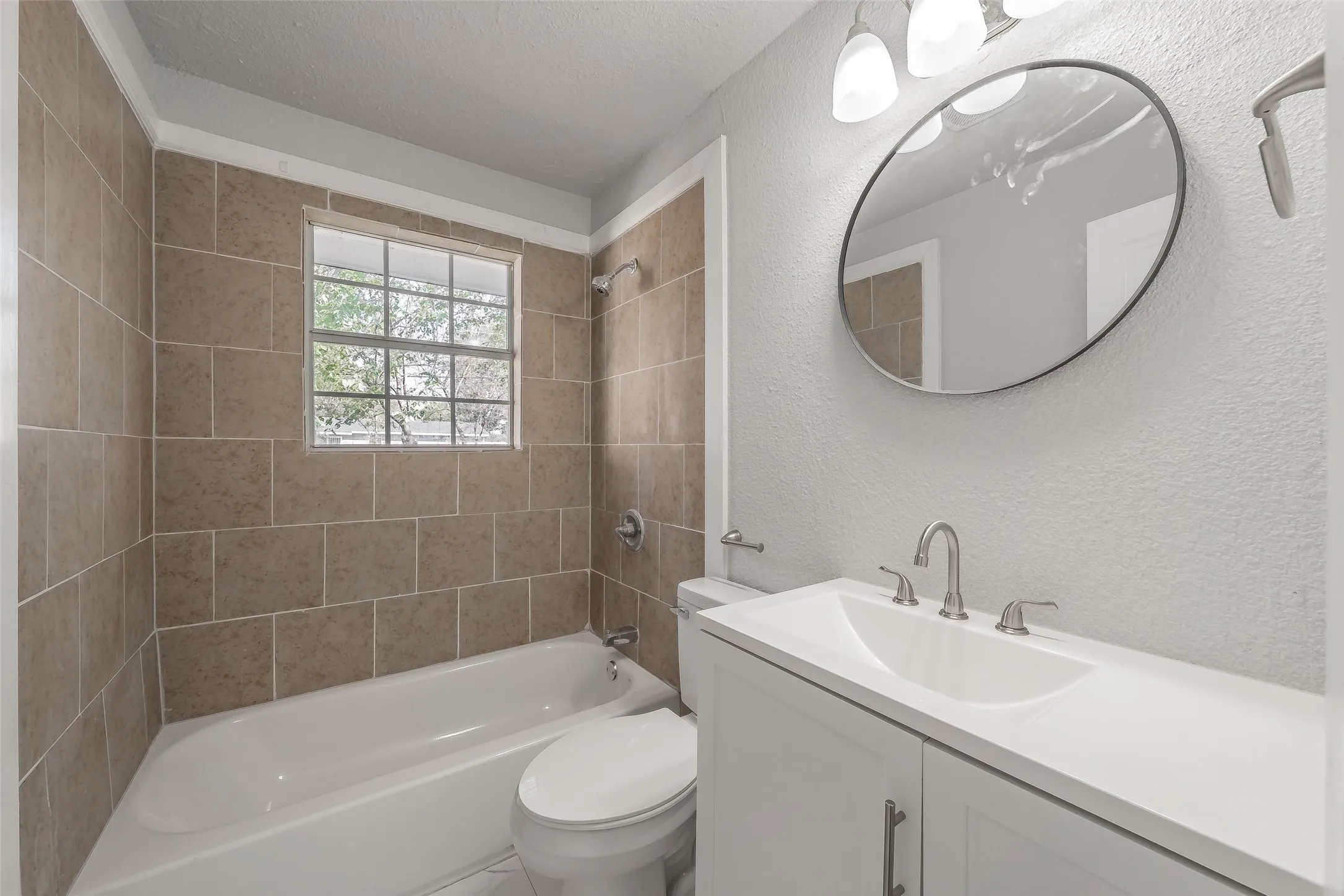 Single Family Residence For Sale in Tarrant County , 5569 Burton Avenue, Fort Worth, Texas 76119, 4 Bedroom, 3 Bathroom, Garage spaces, 1,637 Sqft, built in 1960, mls#21404568, Real Estate Agent in Fort Worth, Homes For Sale in Tarrant county, Homes For Sale in Fort Worth, Realtor in Fort Worth Texas, Real Estate Brokerage Independent Realty Texas, Luminita Cordes Realtor
