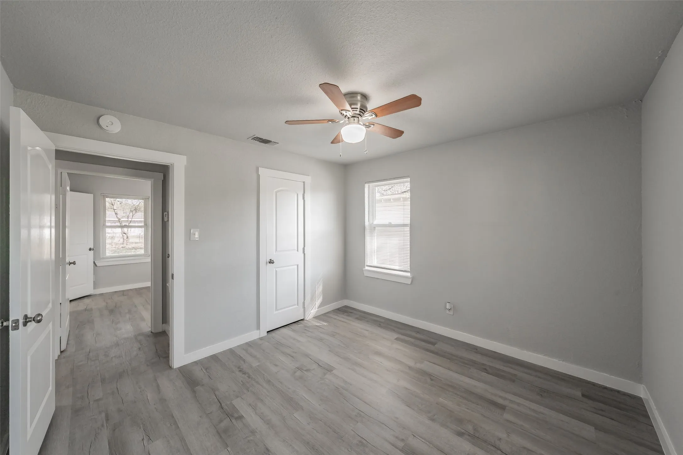 Single Family Residence For Sale in Tarrant County , 5569 Burton Avenue, Fort Worth, Texas 76119, 4 Bedroom, 3 Bathroom, Garage spaces, 1,637 Sqft, built in 1960, mls#21404568, Real Estate Agent in Fort Worth, Homes For Sale in Tarrant county, Homes For Sale in Fort Worth, Realtor in Fort Worth Texas, Real Estate Brokerage Independent Realty Texas, Luminita Cordes Realtor