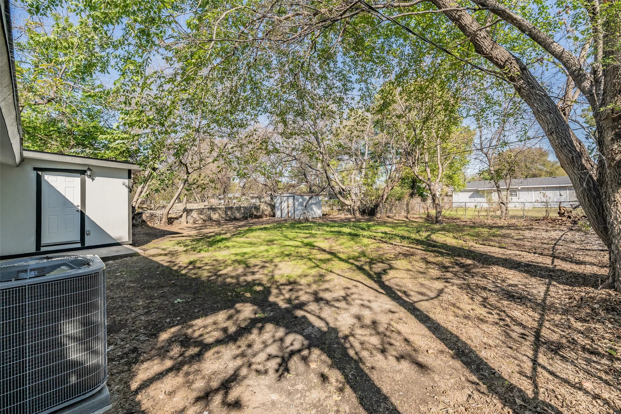 Single Family Residence For Sale in Tarrant County , 5569 Burton Avenue, Fort Worth, Texas 76119, 4 Bedroom, 3 Bathroom, Garage spaces, 1,637 Sqft, built in 1960, mls#21404568, Real Estate Agent in Fort Worth, Homes For Sale in Tarrant county, Homes For Sale in Fort Worth, Realtor in Fort Worth Texas, Real Estate Brokerage Independent Realty Texas, Luminita Cordes Realtor
