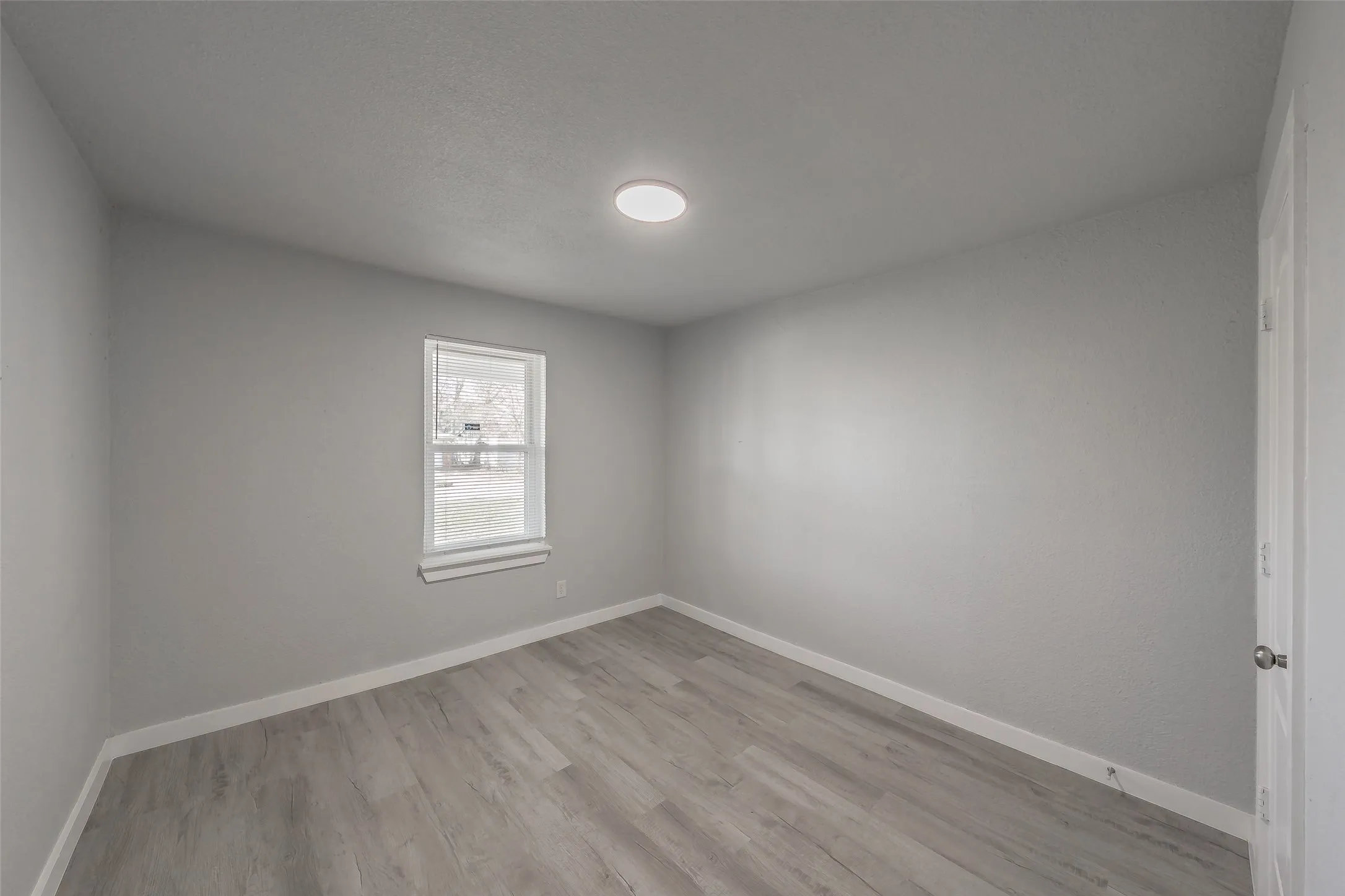 Single Family Residence For Sale in Tarrant County , 5569 Burton Avenue, Fort Worth, Texas 76119, 4 Bedroom, 3 Bathroom, Garage spaces, 1,637 Sqft, built in 1960, mls#21404568, Real Estate Agent in Fort Worth, Homes For Sale in Tarrant county, Homes For Sale in Fort Worth, Realtor in Fort Worth Texas, Real Estate Brokerage Independent Realty Texas, Luminita Cordes Realtor