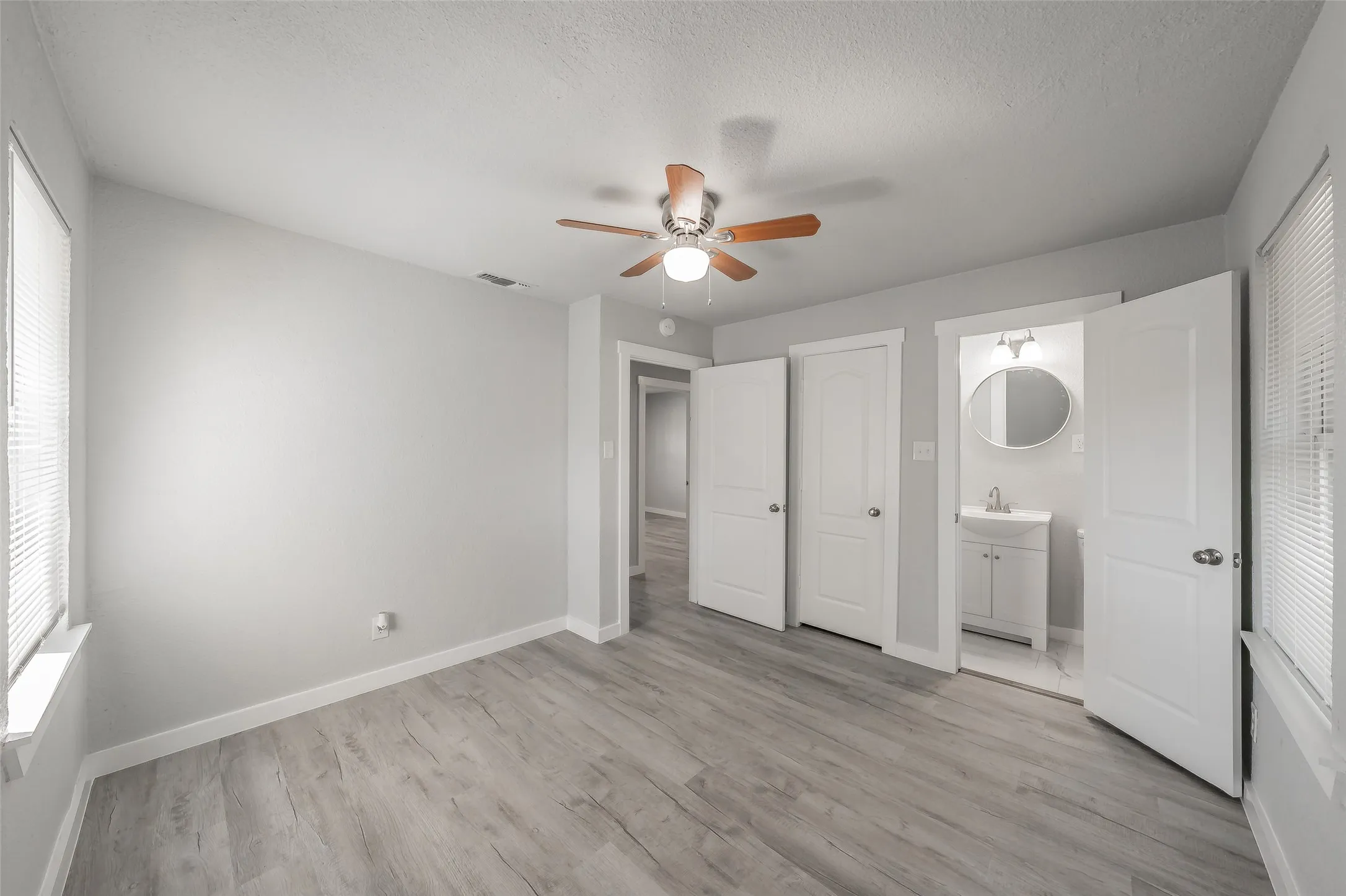 Single Family Residence For Sale in Tarrant County , 5569 Burton Avenue, Fort Worth, Texas 76119, 4 Bedroom, 3 Bathroom, Garage spaces, 1,637 Sqft, built in 1960, mls#21404568, Real Estate Agent in Fort Worth, Homes For Sale in Tarrant county, Homes For Sale in Fort Worth, Realtor in Fort Worth Texas, Real Estate Brokerage Independent Realty Texas, Luminita Cordes Realtor