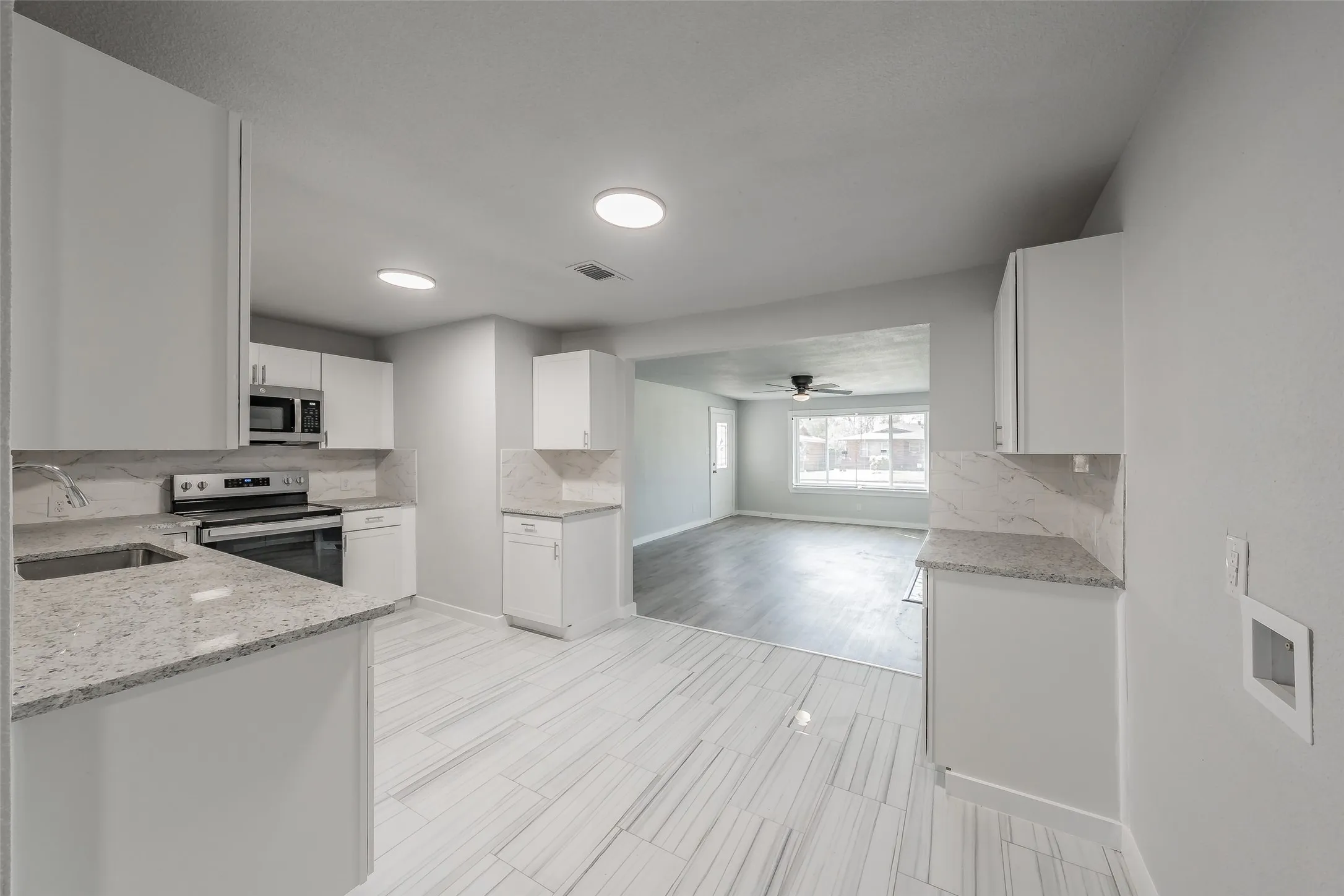 Single Family Residence For Sale in Tarrant County , 5569 Burton Avenue, Fort Worth, Texas 76119, 4 Bedroom, 3 Bathroom, Garage spaces, 1,637 Sqft, built in 1960, mls#21404568, Real Estate Agent in Fort Worth, Homes For Sale in Tarrant county, Homes For Sale in Fort Worth, Realtor in Fort Worth Texas, Real Estate Brokerage Independent Realty Texas, Luminita Cordes Realtor