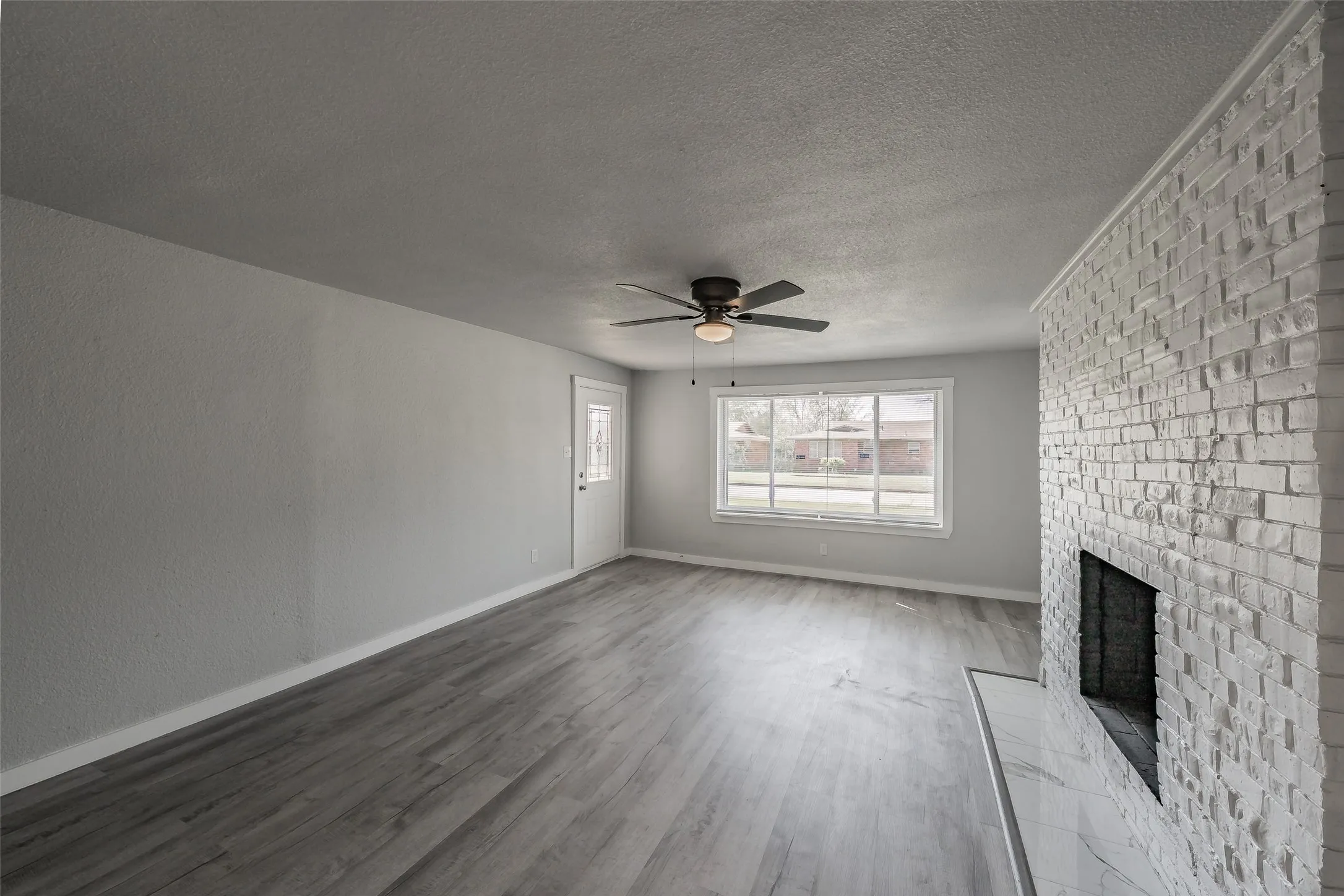 Single Family Residence For Sale in Tarrant County , 5569 Burton Avenue, Fort Worth, Texas 76119, 4 Bedroom, 3 Bathroom, Garage spaces, 1,637 Sqft, built in 1960, mls#21404568, Real Estate Agent in Fort Worth, Homes For Sale in Tarrant county, Homes For Sale in Fort Worth, Realtor in Fort Worth Texas, Real Estate Brokerage Independent Realty Texas, Luminita Cordes Realtor