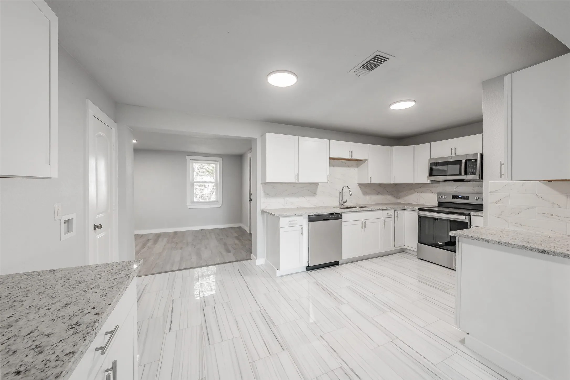 Single Family Residence For Sale in Tarrant County , 5569 Burton Avenue, Fort Worth, Texas 76119, 4 Bedroom, 3 Bathroom, Garage spaces, 1,637 Sqft, built in 1960, mls#21404568, Real Estate Agent in Fort Worth, Homes For Sale in Tarrant county, Homes For Sale in Fort Worth, Realtor in Fort Worth Texas, Real Estate Brokerage Independent Realty Texas, Luminita Cordes Realtor