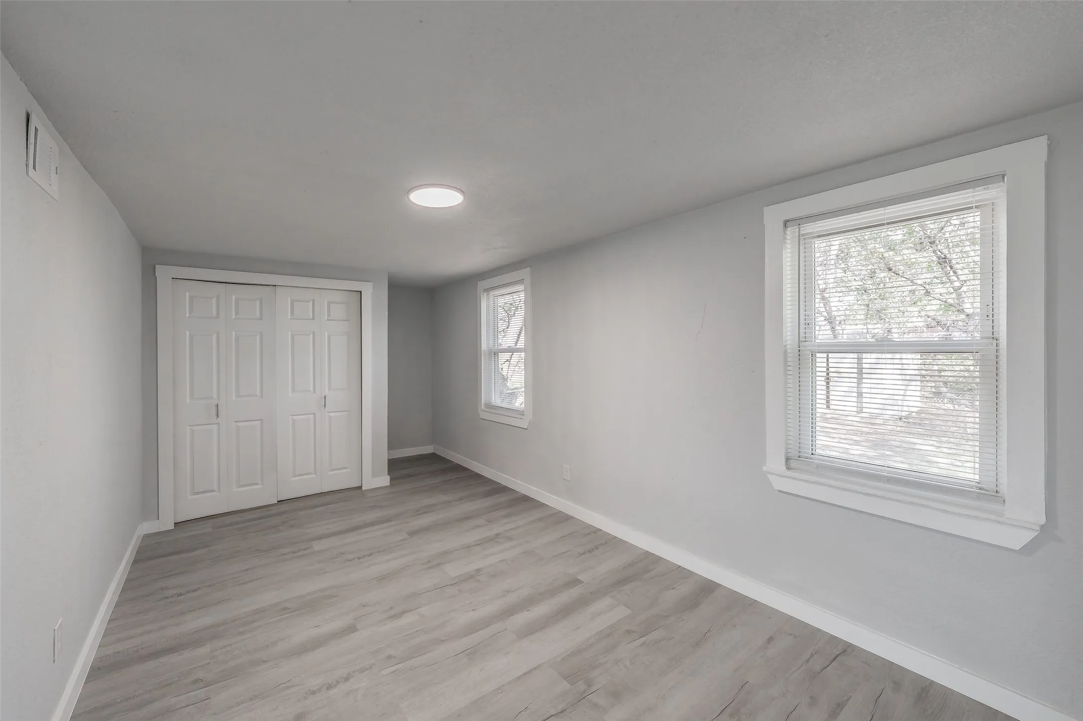 Single Family Residence For Sale in Tarrant County , 5569 Burton Avenue, Fort Worth, Texas 76119, 4 Bedroom, 3 Bathroom, Garage spaces, 1,637 Sqft, built in 1960, mls#21404568, Real Estate Agent in Fort Worth, Homes For Sale in Tarrant county, Homes For Sale in Fort Worth, Realtor in Fort Worth Texas, Real Estate Brokerage Independent Realty Texas, Luminita Cordes Realtor