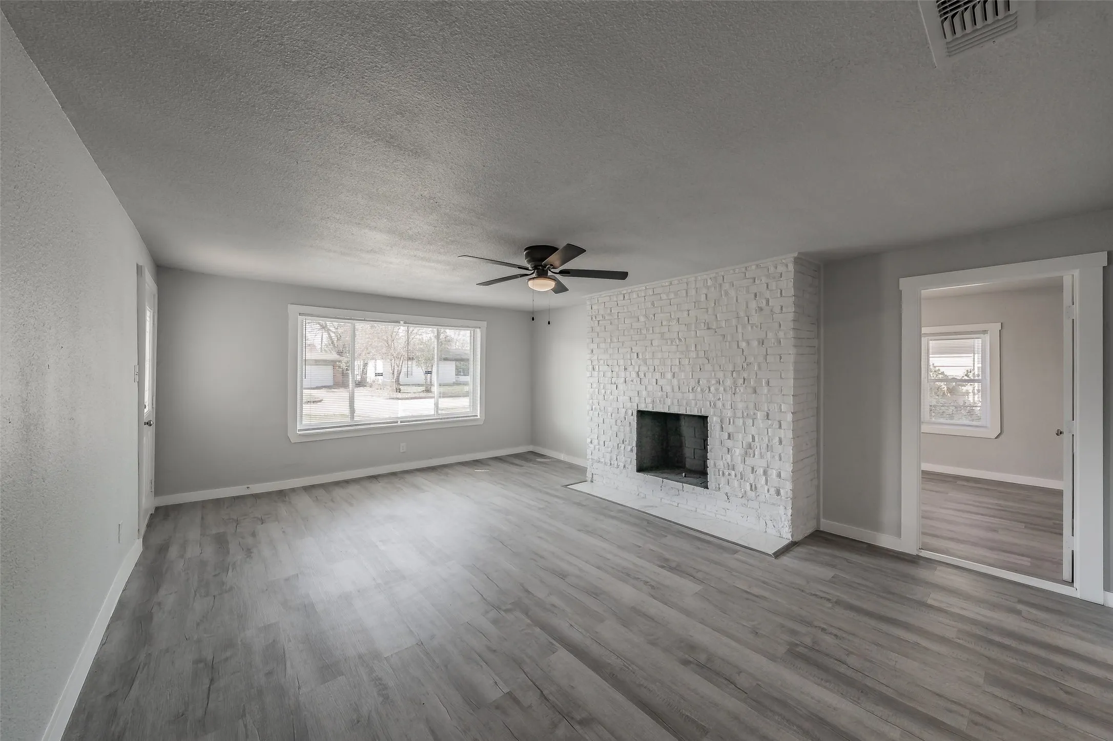 Single Family Residence For Sale in Tarrant County , 5569 Burton Avenue, Fort Worth, Texas 76119, 4 Bedroom, 3 Bathroom, Garage spaces, 1,637 Sqft, built in 1960, mls#21404568, Real Estate Agent in Fort Worth, Homes For Sale in Tarrant county, Homes For Sale in Fort Worth, Realtor in Fort Worth Texas, Real Estate Brokerage Independent Realty Texas, Luminita Cordes Realtor