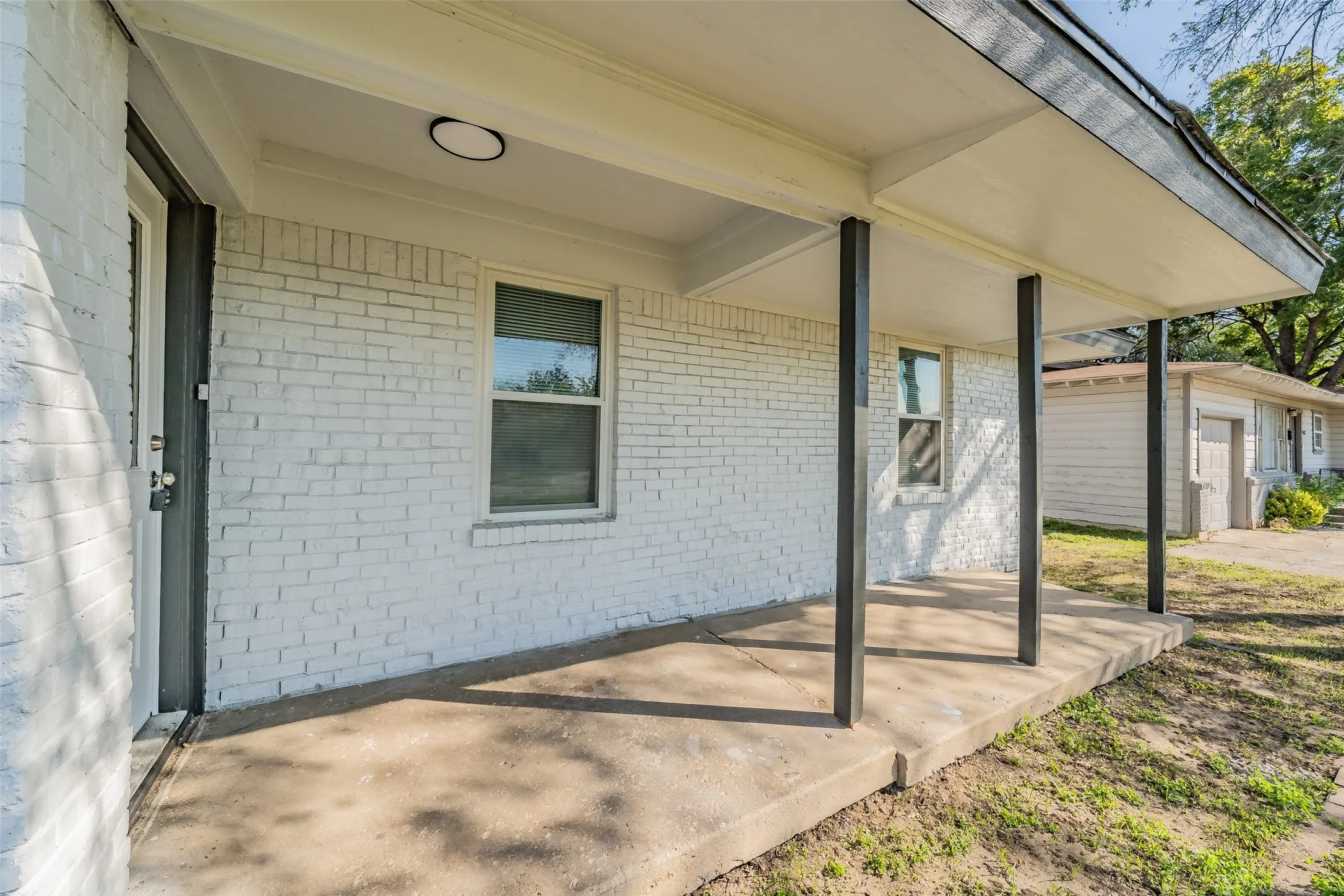 Single Family Residence For Sale in Tarrant County , 5569 Burton Avenue, Fort Worth, Texas 76119, 4 Bedroom, 3 Bathroom, Garage spaces, 1,637 Sqft, built in 1960, mls#21404568, Real Estate Agent in Fort Worth, Homes For Sale in Tarrant county, Homes For Sale in Fort Worth, Realtor in Fort Worth Texas, Real Estate Brokerage Independent Realty Texas, Luminita Cordes Realtor