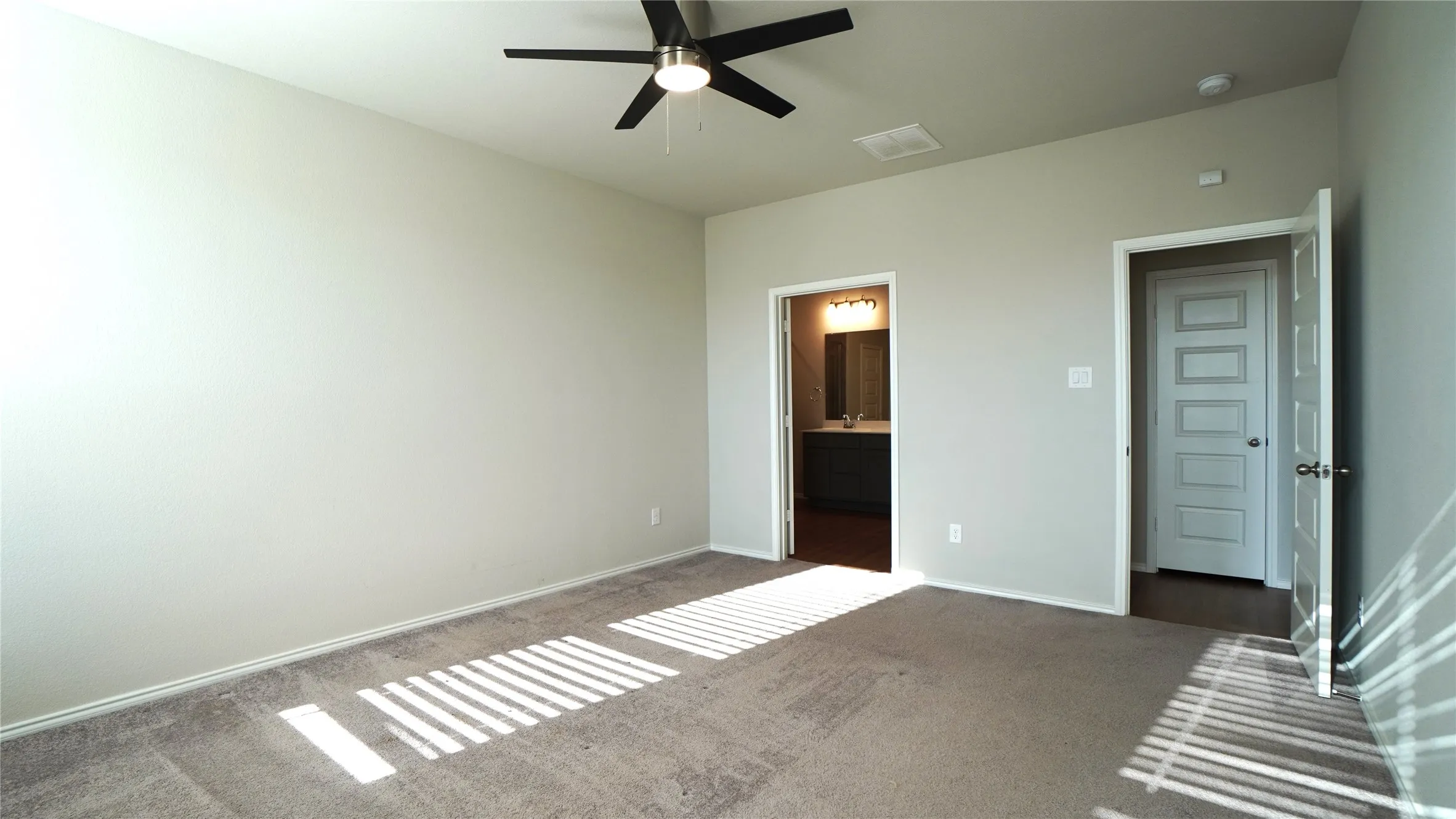 Single Family Residence For Rent in Rockwall County , 3211 Buffalo Creek Circle, Royse City, Texas 75189, 4 Bedroom, 2 Bathroom, 2 Garage spaces, 2,120 Sqft, built in 2021, mls#21407243, Real Estate Agent in Royse City, Homes For Rent in Rockwall county, Homes For Rent in Royse City, Realtor in Royse City Texas, Real Estate Brokerage Independent Realty Texas, Luminita Cordes Realtor