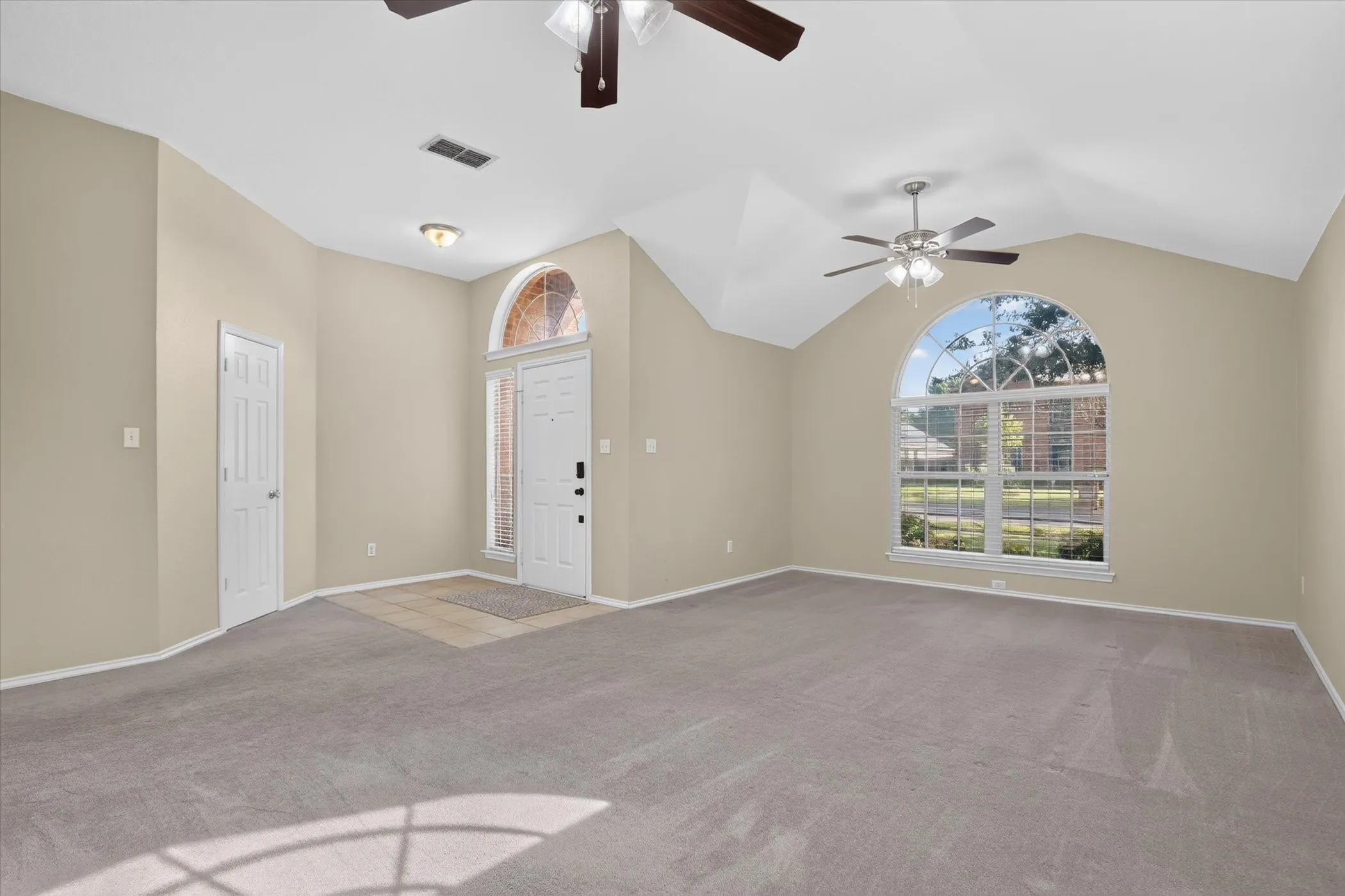 Single Family Residence For Sale in Tarrant County , 333 Carriage Lane, Saginaw, Texas 76179, 4 Bedroom, 2 Bathroom, 2 Garage spaces, 2,324 Sqft, built in 2000, mls#21407909, Real Estate Agent in Saginaw, Homes For Sale in Tarrant county, Homes For Sale in Saginaw, Realtor in Saginaw Texas, Real Estate Brokerage Independent Realty Texas, Luminita Cordes Realtor