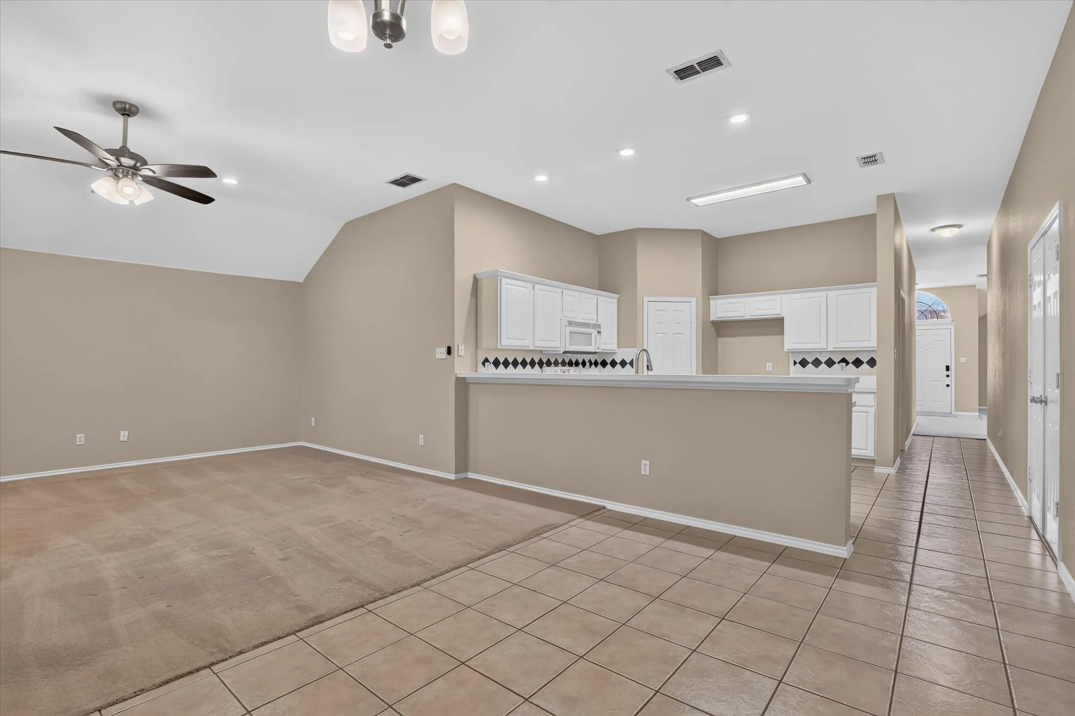 Single Family Residence For Sale in Tarrant County , 333 Carriage Lane, Saginaw, Texas 76179, 4 Bedroom, 2 Bathroom, 2 Garage spaces, 2,324 Sqft, built in 2000, mls#21407909, Real Estate Agent in Saginaw, Homes For Sale in Tarrant county, Homes For Sale in Saginaw, Realtor in Saginaw Texas, Real Estate Brokerage Independent Realty Texas, Luminita Cordes Realtor