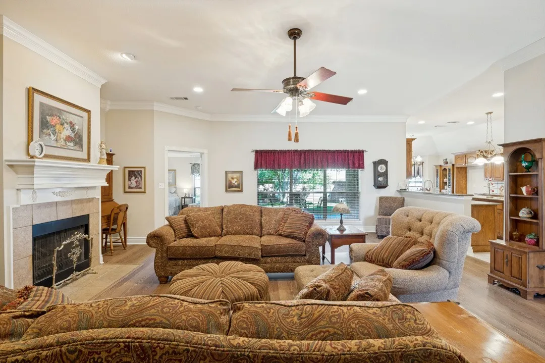 Single Family Residence For Sale in Dallas County , 123 Crestridge Drive 11, Cedar Hill, Texas 75104, 3 Bedroom, 2 Bathroom, 2 Garage spaces, 2,411 Sqft, built in 2004, mls#21405237, Real Estate Agent in Cedar Hill, Homes For Sale in Dallas county, Homes For Sale in Cedar Hill, Realtor in Cedar Hill Texas, Real Estate Brokerage Independent Realty Texas, Luminita Cordes Realtor