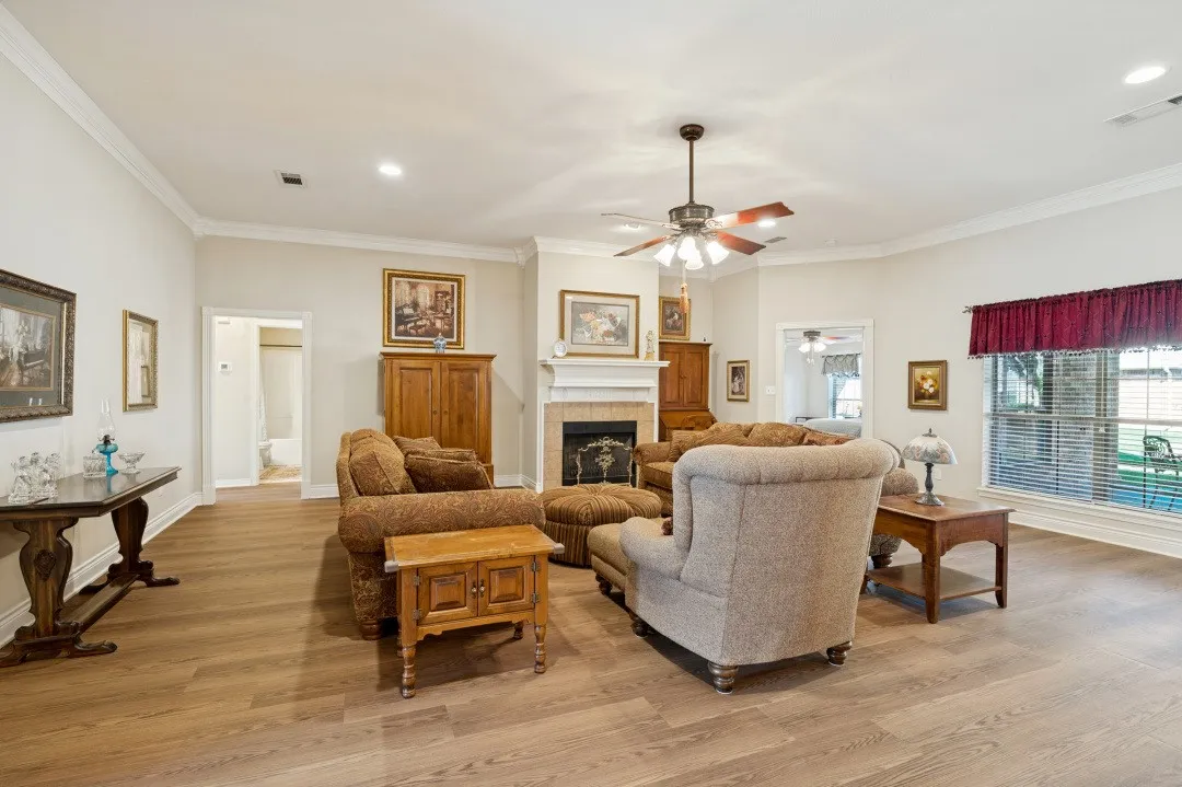 Single Family Residence For Sale in Dallas County , 123 Crestridge Drive 11, Cedar Hill, Texas 75104, 3 Bedroom, 2 Bathroom, 2 Garage spaces, 2,411 Sqft, built in 2004, mls#21405237, Real Estate Agent in Cedar Hill, Homes For Sale in Dallas county, Homes For Sale in Cedar Hill, Realtor in Cedar Hill Texas, Real Estate Brokerage Independent Realty Texas, Luminita Cordes Realtor