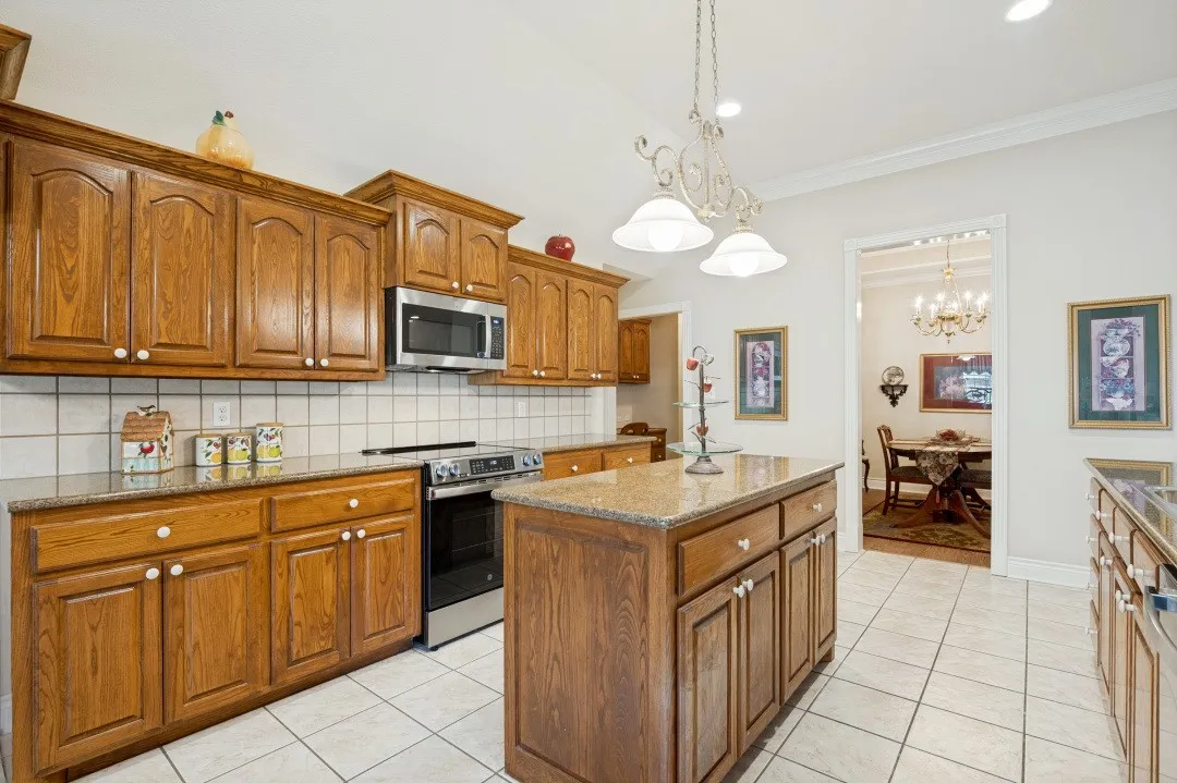 Single Family Residence For Sale in Dallas County , 123 Crestridge Drive 11, Cedar Hill, Texas 75104, 3 Bedroom, 2 Bathroom, 2 Garage spaces, 2,411 Sqft, built in 2004, mls#21405237, Real Estate Agent in Cedar Hill, Homes For Sale in Dallas county, Homes For Sale in Cedar Hill, Realtor in Cedar Hill Texas, Real Estate Brokerage Independent Realty Texas, Luminita Cordes Realtor