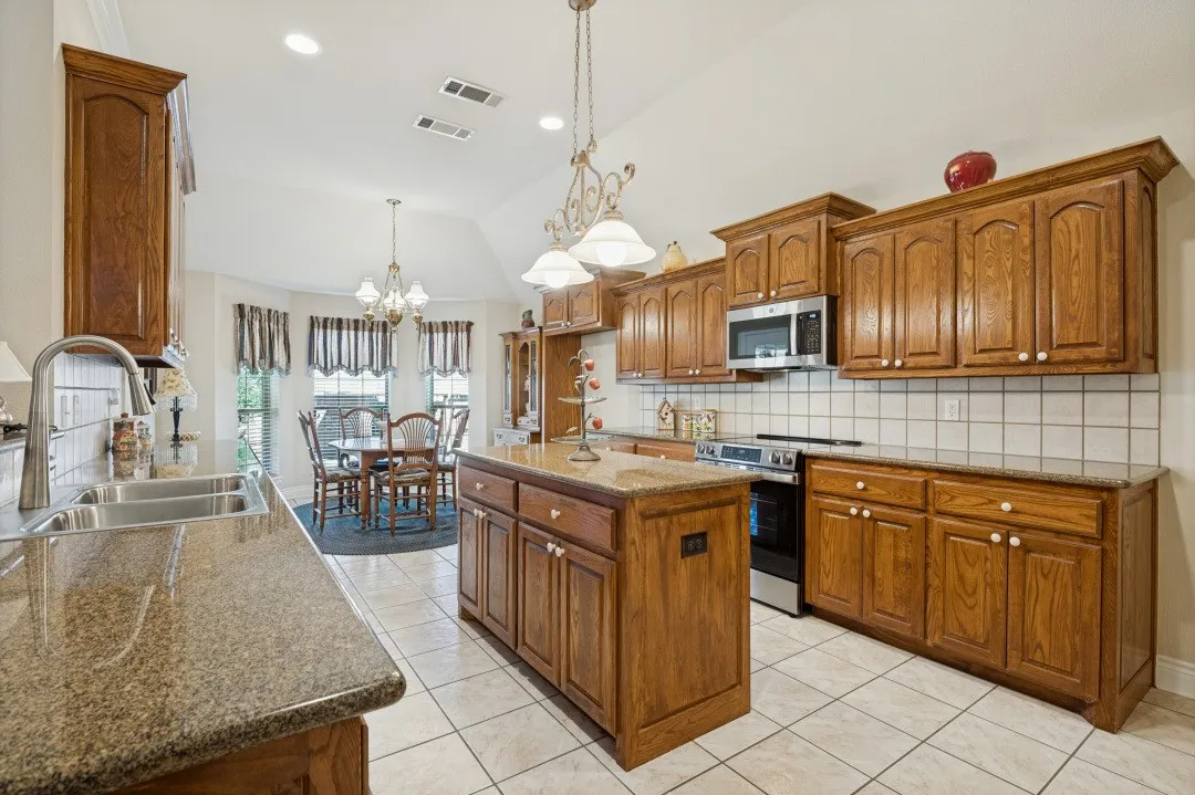 Single Family Residence For Sale in Dallas County , 123 Crestridge Drive 11, Cedar Hill, Texas 75104, 3 Bedroom, 2 Bathroom, 2 Garage spaces, 2,411 Sqft, built in 2004, mls#21405237, Real Estate Agent in Cedar Hill, Homes For Sale in Dallas county, Homes For Sale in Cedar Hill, Realtor in Cedar Hill Texas, Real Estate Brokerage Independent Realty Texas, Luminita Cordes Realtor