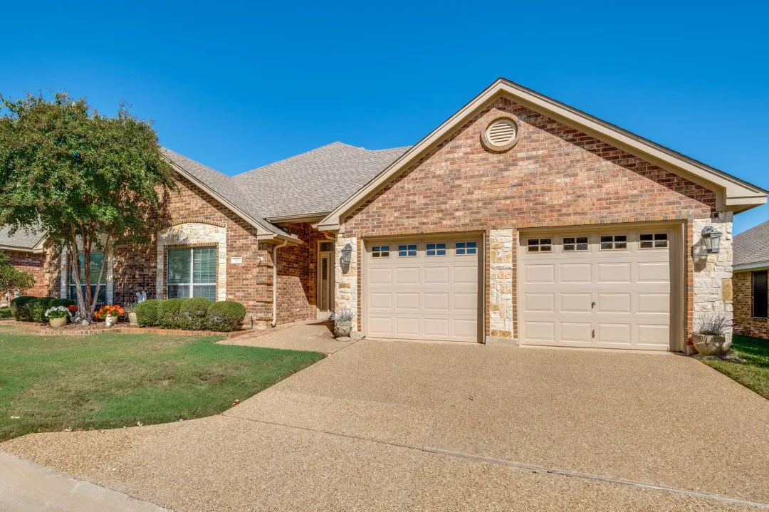 Single Family Residence For Sale in Dallas County , 123 Crestridge Drive 11, Cedar Hill, Texas 75104, 3 Bedroom, 2 Bathroom, 2 Garage spaces, 2,411 Sqft, built in 2004, mls#21405237, Real Estate Agent in Cedar Hill, Homes For Sale in Dallas county, Homes For Sale in Cedar Hill, Realtor in Cedar Hill Texas, Real Estate Brokerage Independent Realty Texas, Luminita Cordes Realtor