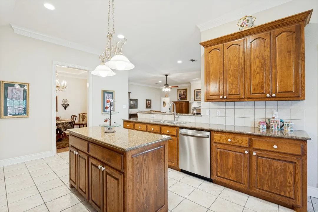 Single Family Residence For Sale in Dallas County , 123 Crestridge Drive 11, Cedar Hill, Texas 75104, 3 Bedroom, 2 Bathroom, 2 Garage spaces, 2,411 Sqft, built in 2004, mls#21405237, Real Estate Agent in Cedar Hill, Homes For Sale in Dallas county, Homes For Sale in Cedar Hill, Realtor in Cedar Hill Texas, Real Estate Brokerage Independent Realty Texas, Luminita Cordes Realtor